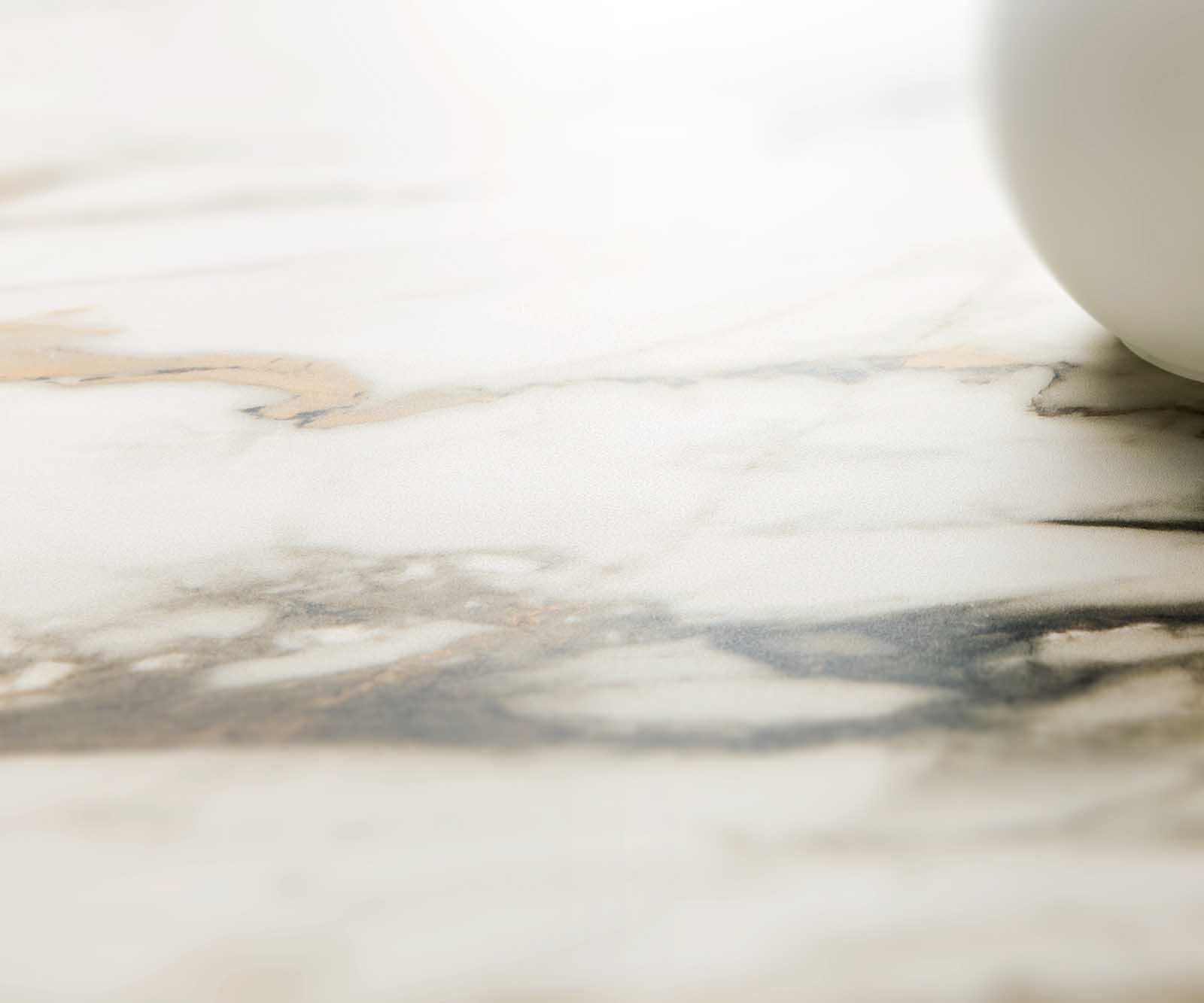 Eetkamertafel Edge 200-300x100 keramiek Calacatta Luxe wit-goud-grijs spider vlak staal zwart uitschuifbaar 3 Eetkamertafel Edge 200-300x100 keramiek Calacatta Luxe wit-goud-grijs spider vlak staal zwart uitschuifbaar 3