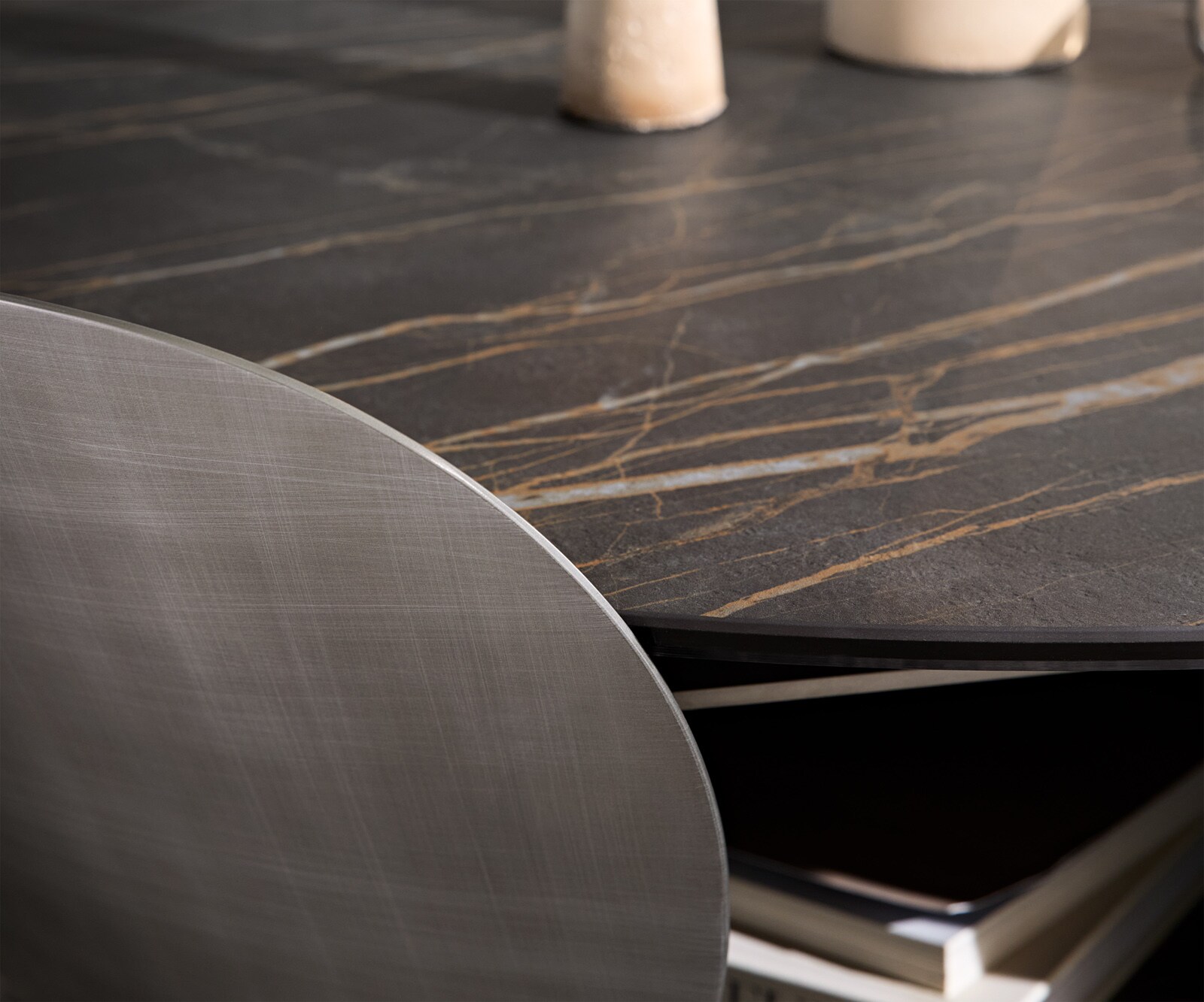 Salontafel Skafi 100x40 cm Keramisch Laminam® Noir Desir Bruin metaal zilver 2