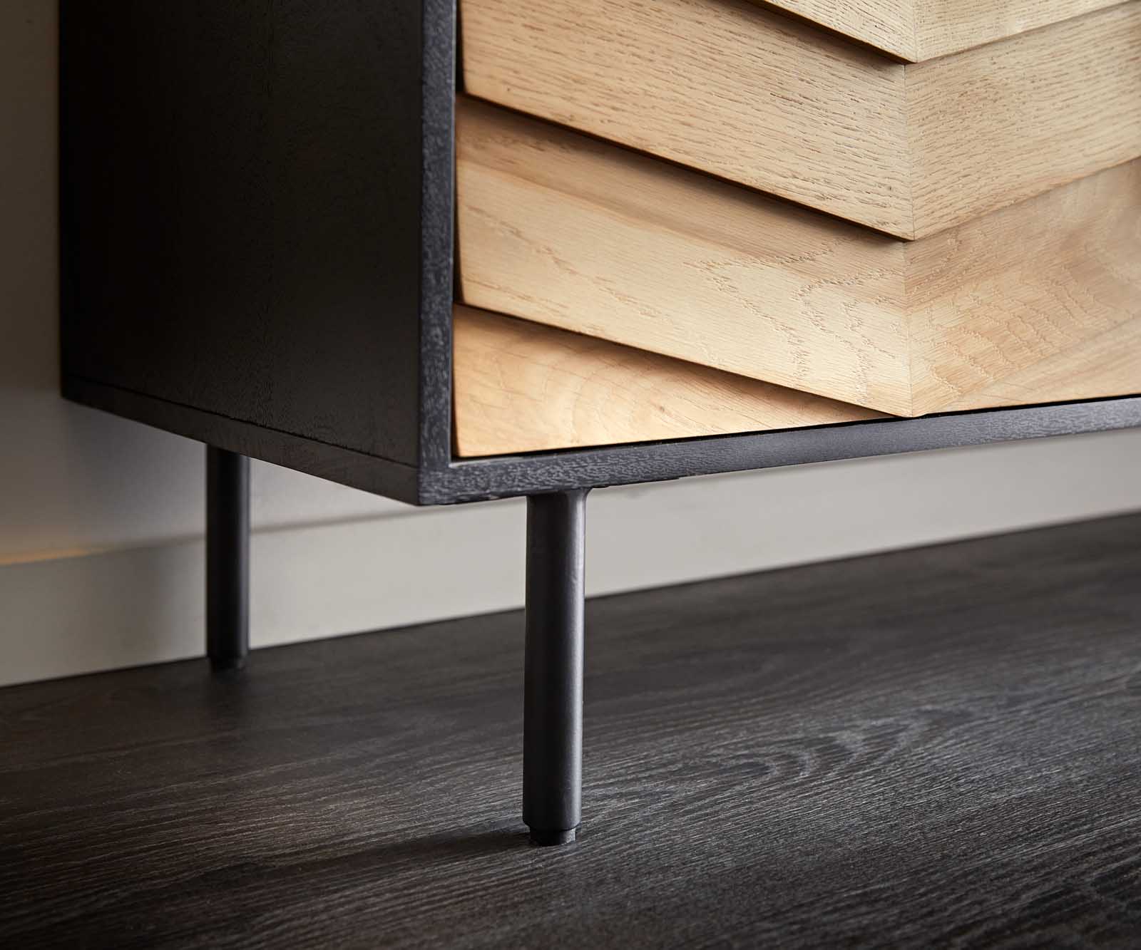 Tv-meubel Muvi 200 cm natuur eiken mango zwart metaal zwart 2 deuren 2 vakken 6