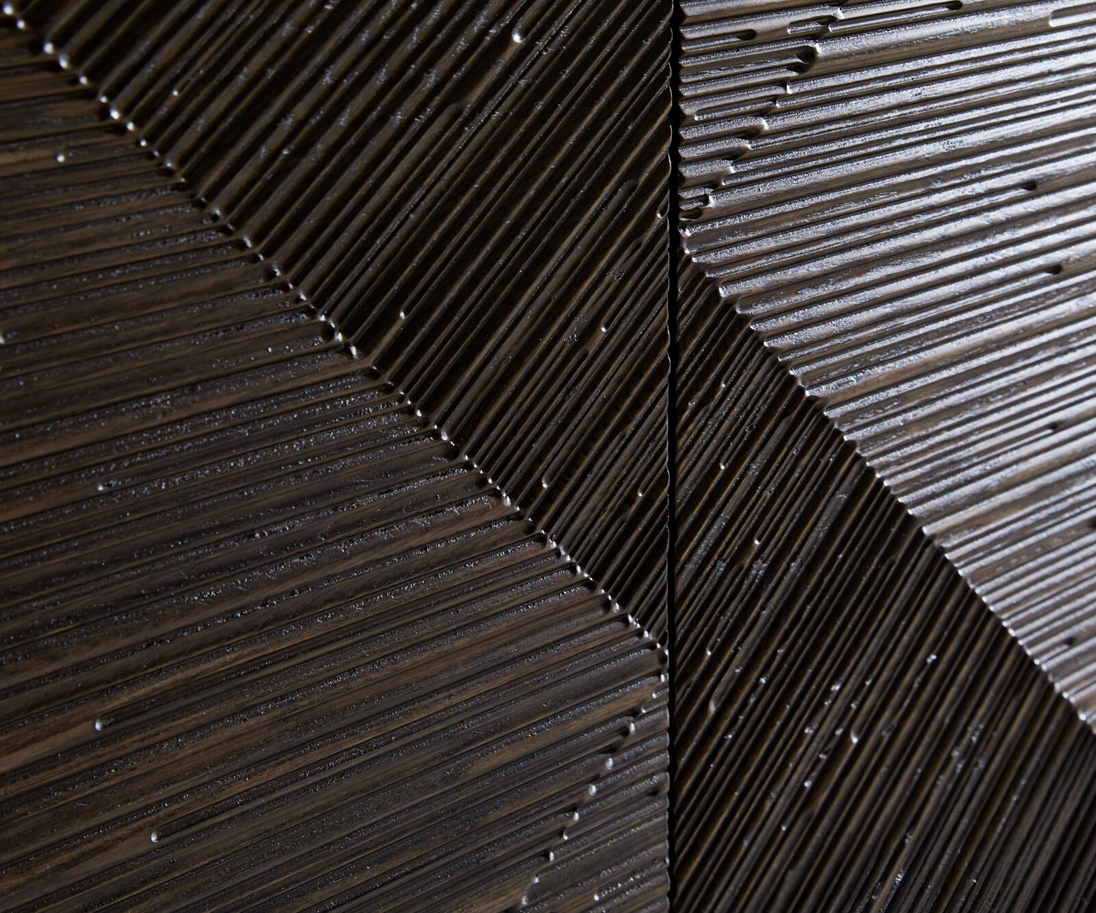 Dressoir Tereos 200 cm donkerbruin essenhout 3D-effect 4 deuren met metalen sledepoten zwart 3