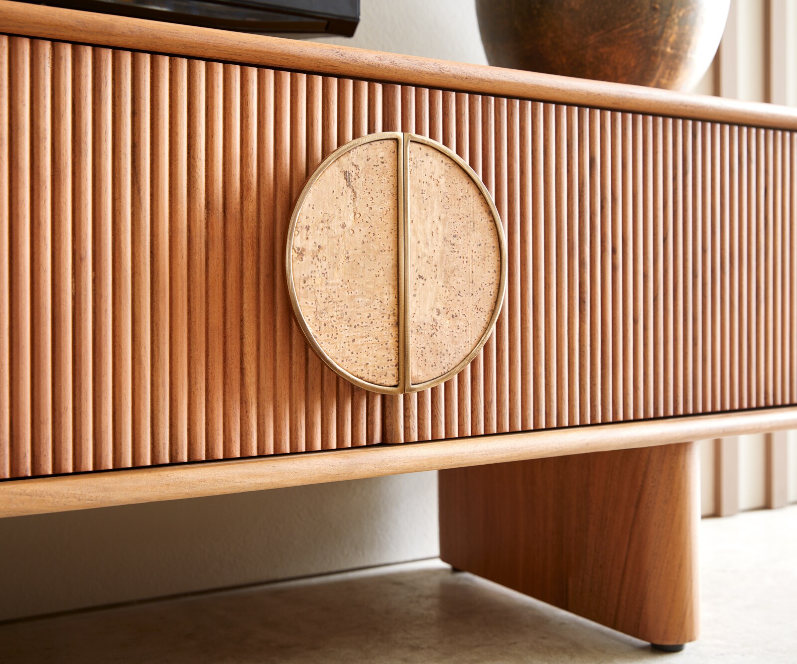 Tv-meubel Surimu 240 cm acacia lichtbruin 4 deurs kurkgreep houten pootjes 8