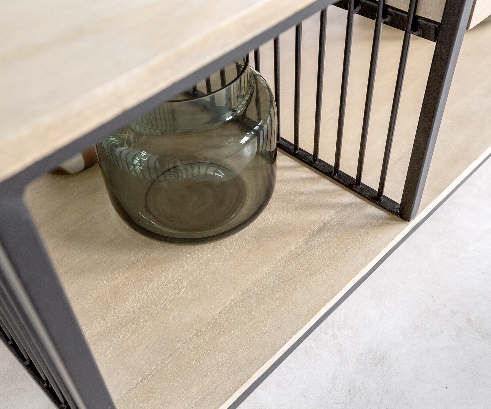 Salontafel Libina 120x60 cm Mango White Wash metaal zwart 2 laden 6 Salontafel Libina 120x60 cm Mango White Wash metaal zwart 2 laden 6