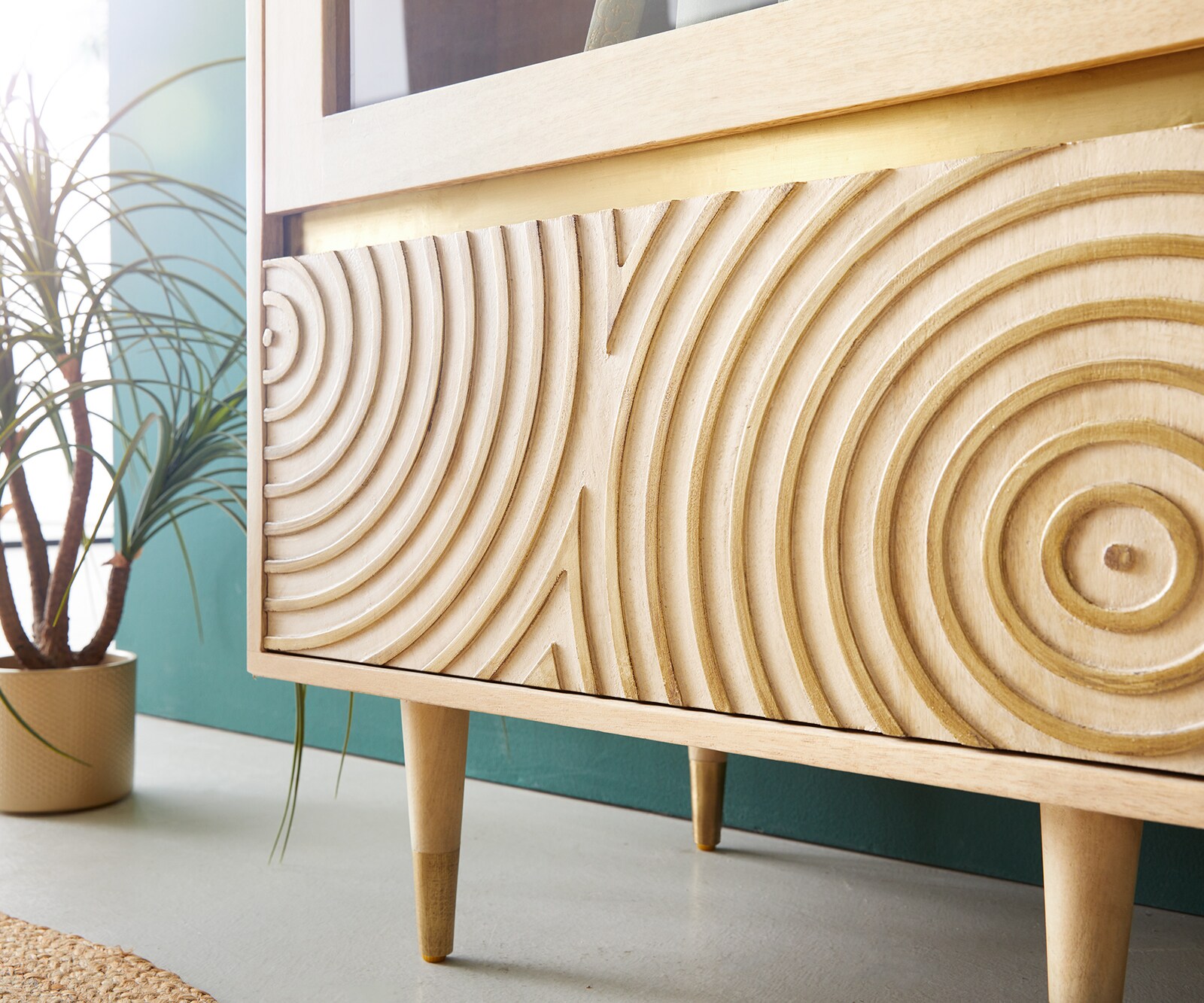 Vitrinekast Budaya Mango Natur 60x180 cm 2 deuren poot rond 6 Vitrinekast Budaya Mango Natur 60x180 cm 2 deuren poot rond 6