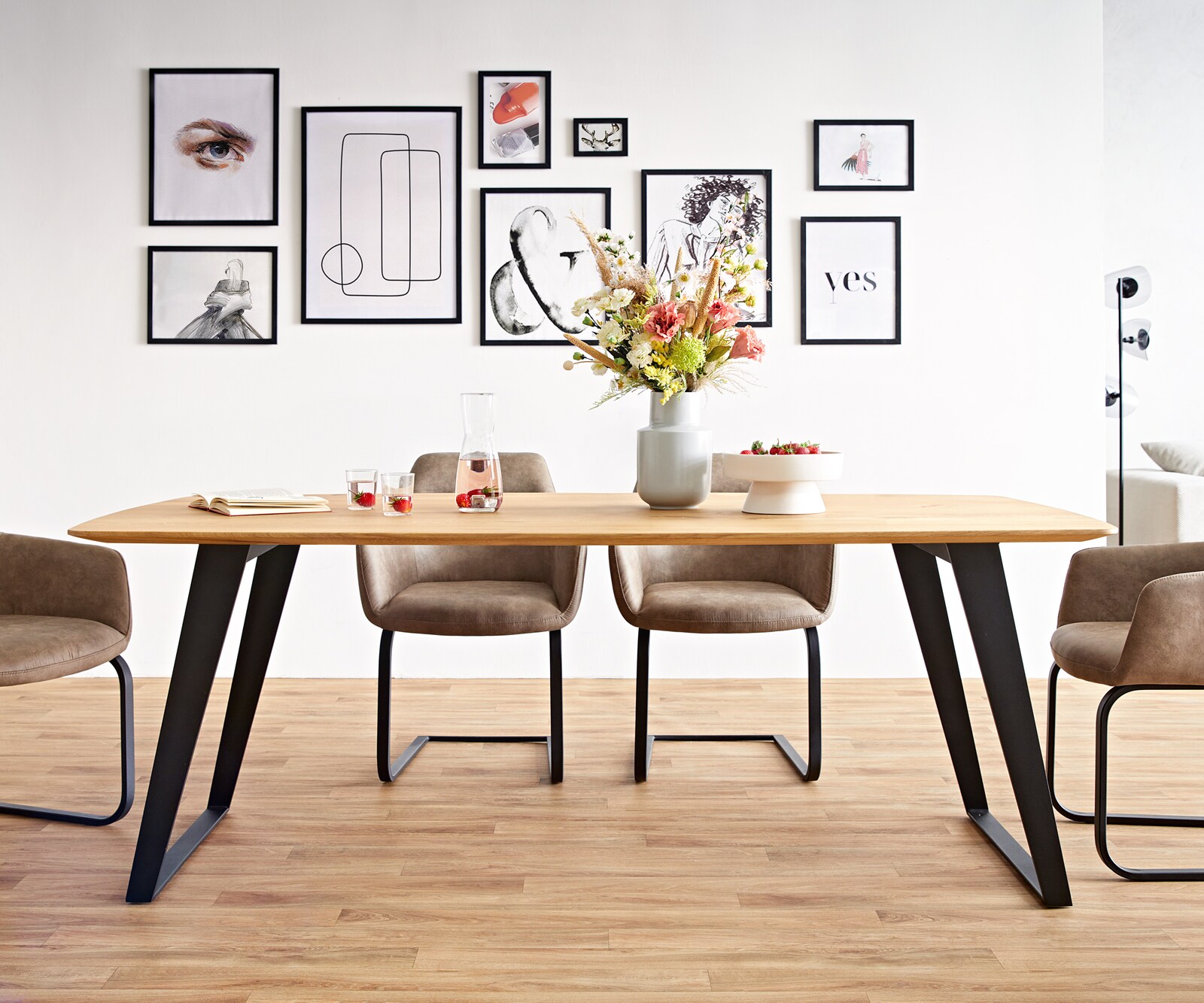 Eettafel Edge Boot 200x100x2,5-3 eiken natuur metaal schuin zwart  Schweizer Kante 5