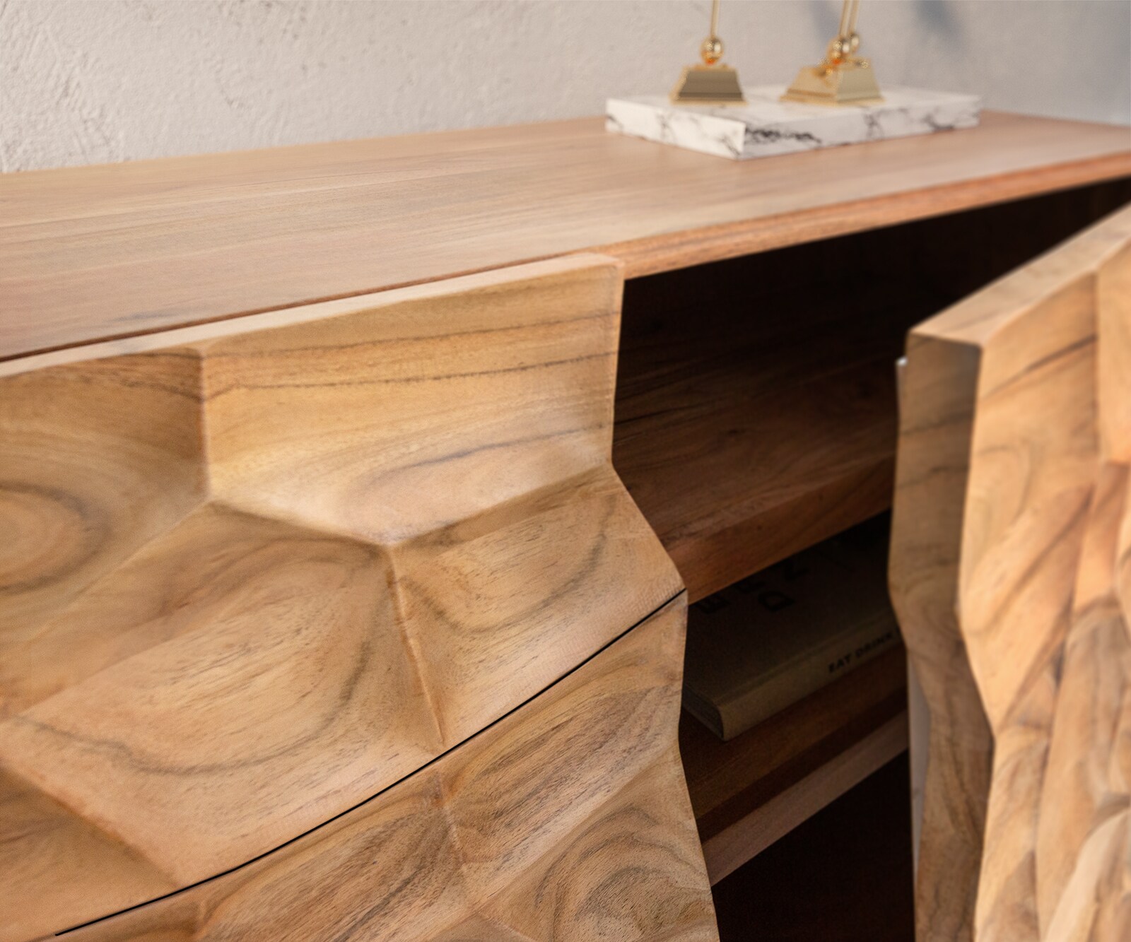 Dressoir Solu 145 cm acacia natuur 2 deuren 3 laden onderstel zwevend metaal zwart 3D-front 3