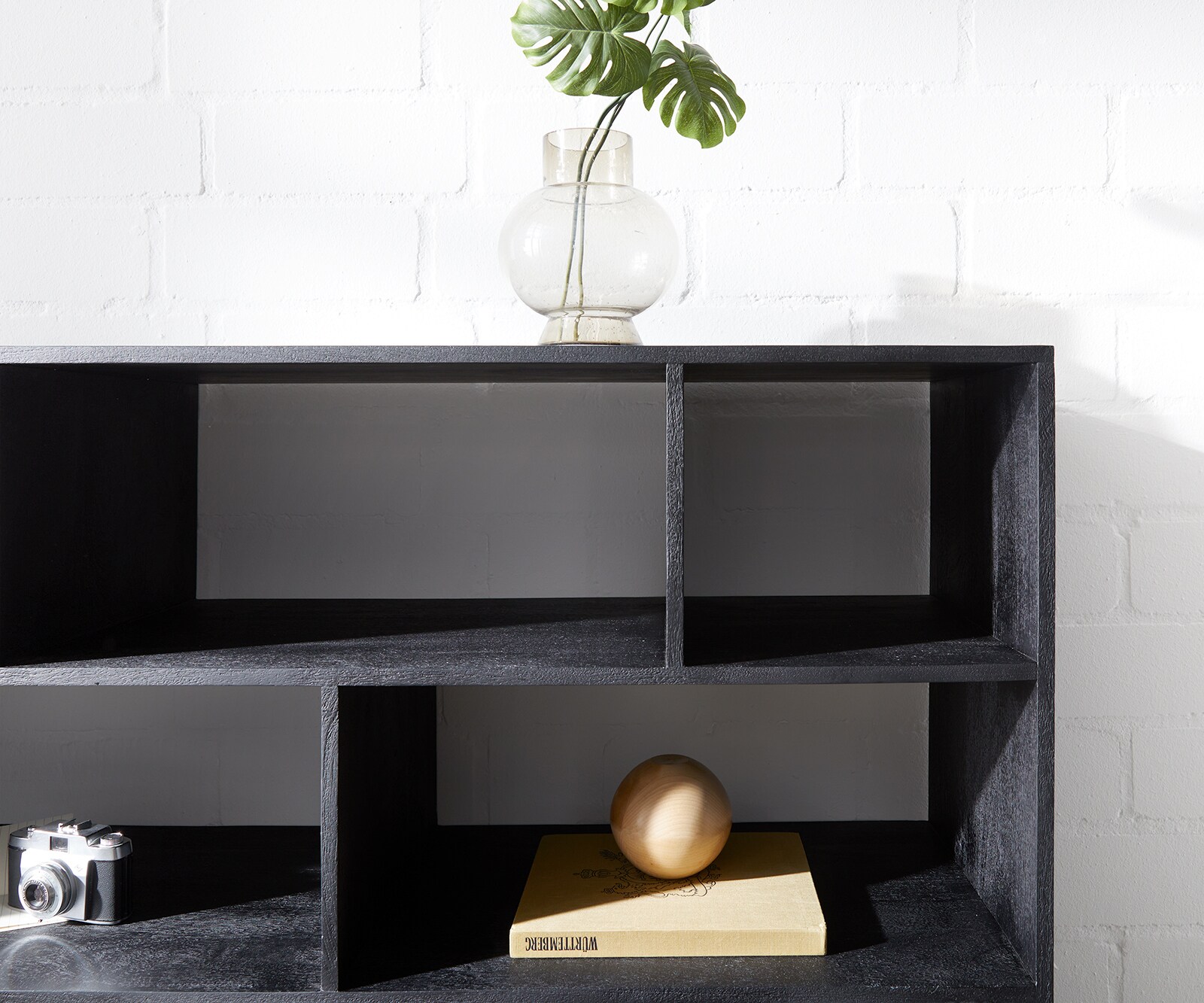 Boekenkast Famke 120 cm mango teak 10 vakken 2 deuren 5 Boekenkast Famke 120 cm mango teak 10 vakken 2 deuren 5