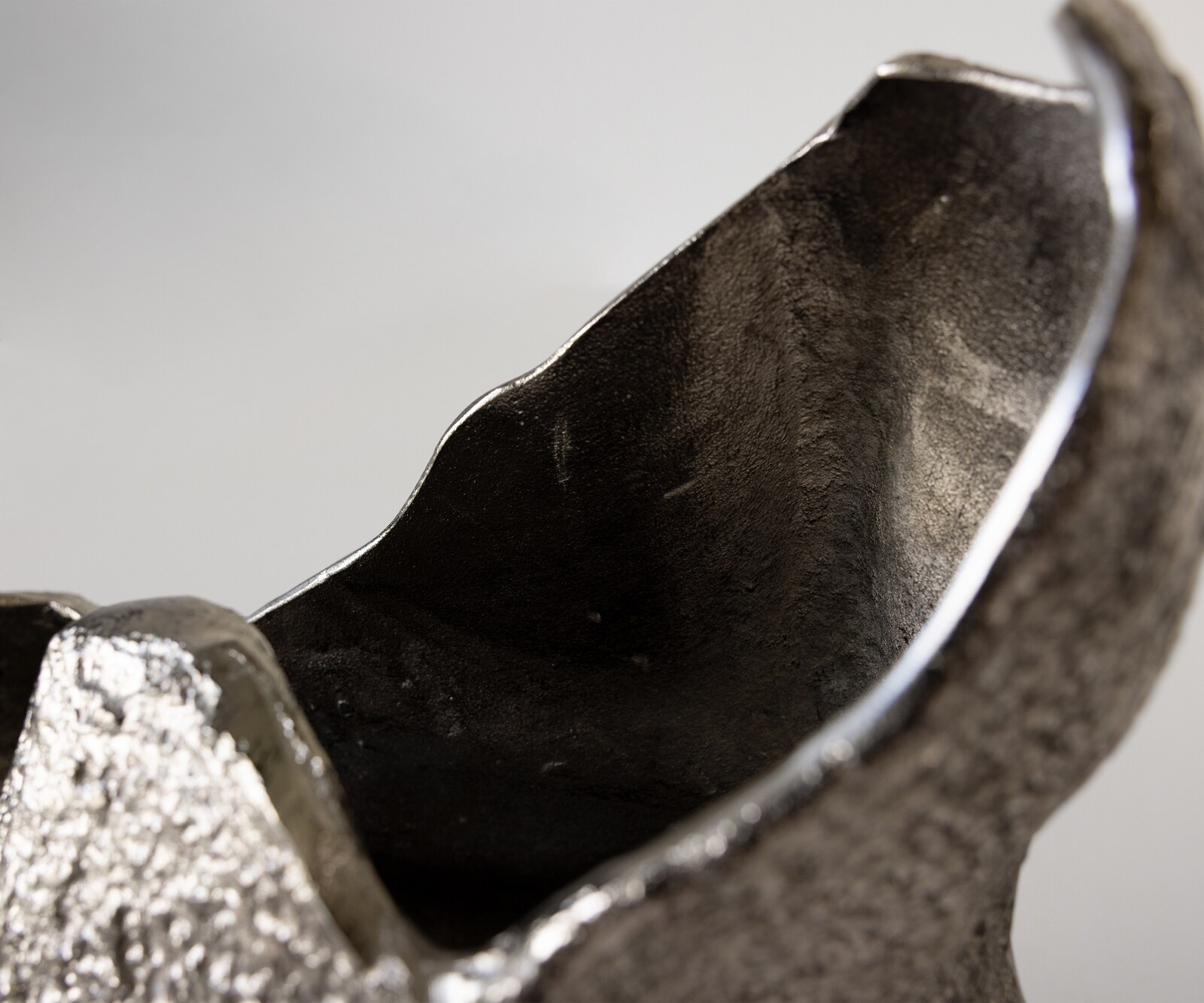 Vaas Grotta B31 x D20 x H34 cm Aluminium Platin Handgemaakt 4