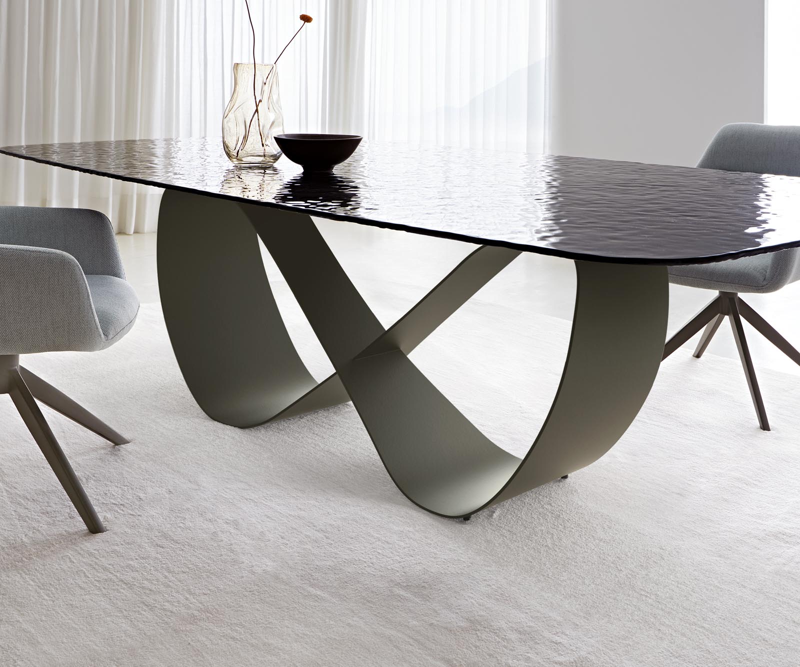 Eettafel Edge Boot 240x120 Reliëf glas Smoke black 3D design Infinity metaal effect afwerking Titanium 4