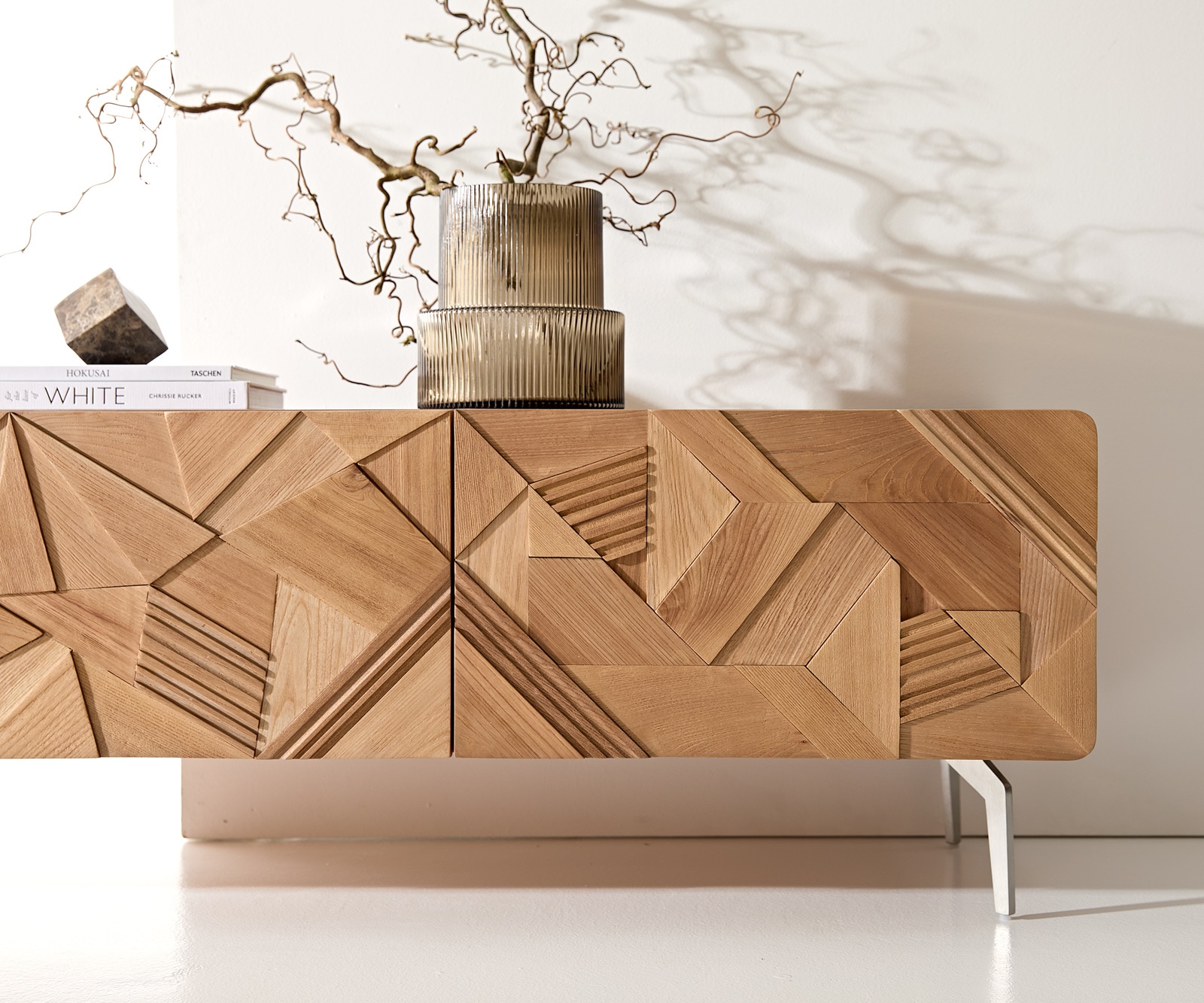 Tv-meubel Eldoria 220 cm natuur iep 3D effect 2 deuren 2 laden hoekonderstel rvs 3 Tv-meubel Eldoria 220 cm natuur iep 3D effect 2 deuren 2 laden hoekonderstel rvs 3