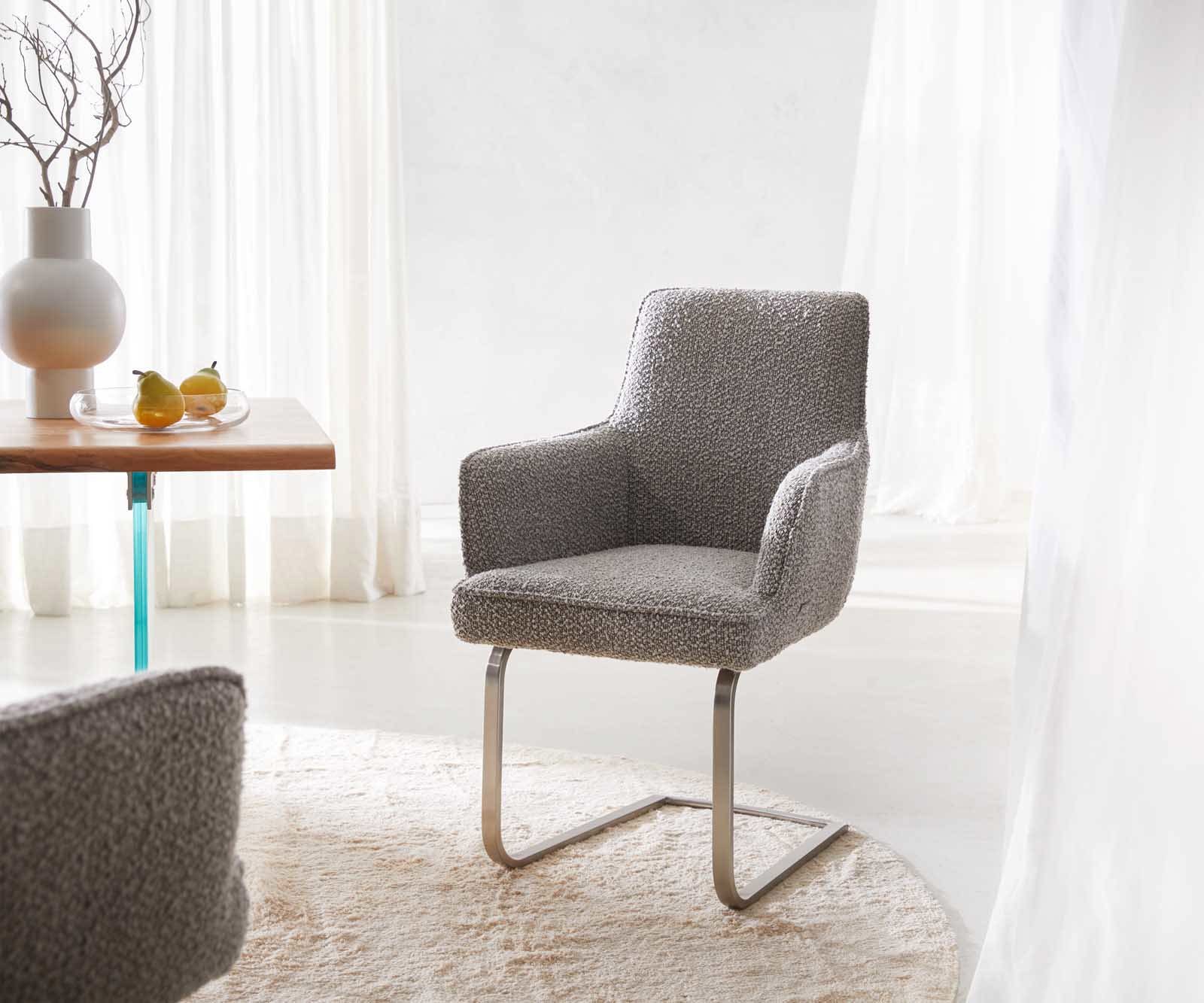 Sledemodel Heira-Flex met armleuning bouclé zilver grijs sledemodel vlak roestvrij staal pocketveer kern Sledemodel Heira-Flex met armleuning bouclé zilver grijs sledemodel vlak roestvrij staal pocketveer kern