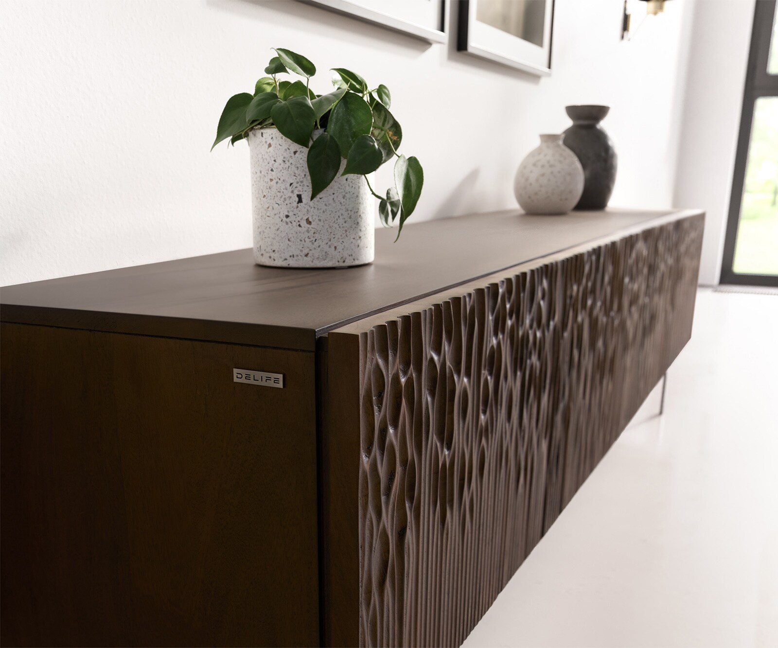 TV-meubel Follia 200 cm mango bruin 4 deuren metalen sledepoten zwart 4