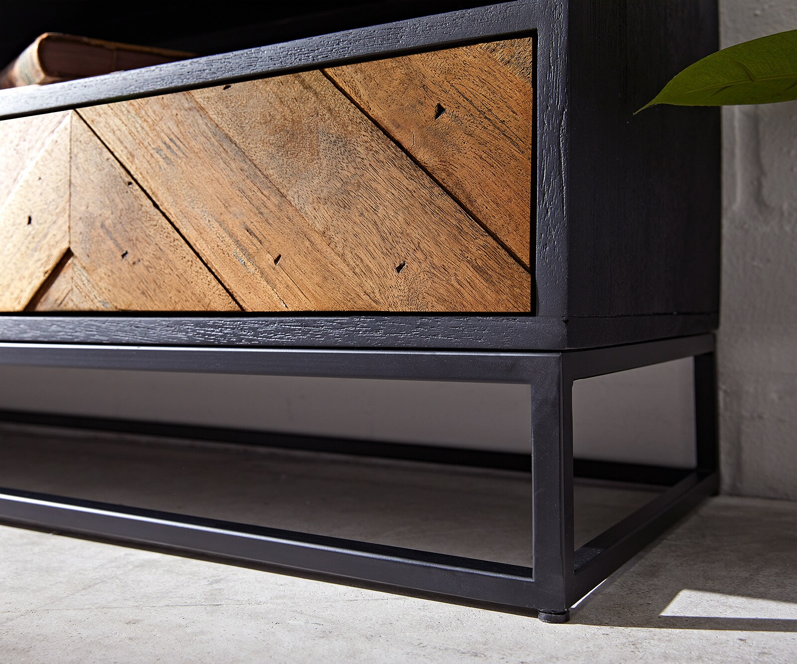Tv-meubel Famke 200 cm mango teak 2 vakken 3 schuifladen 6