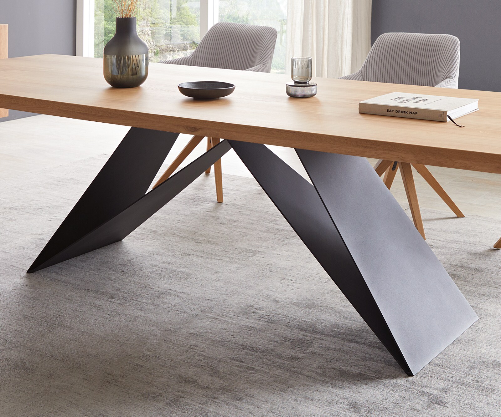 Eettafel Edge 300x100 eiken natuur V-frame staal  zwart 4