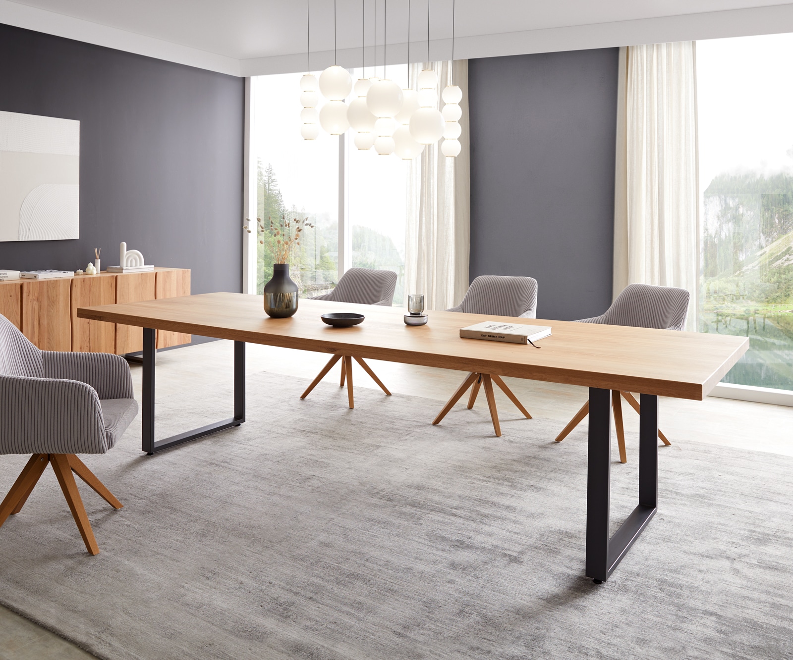 Eettafel Edge 300x100 eiken natuur skid zwart 1 Eettafel Edge 300x100 eiken natuur skid zwart 1