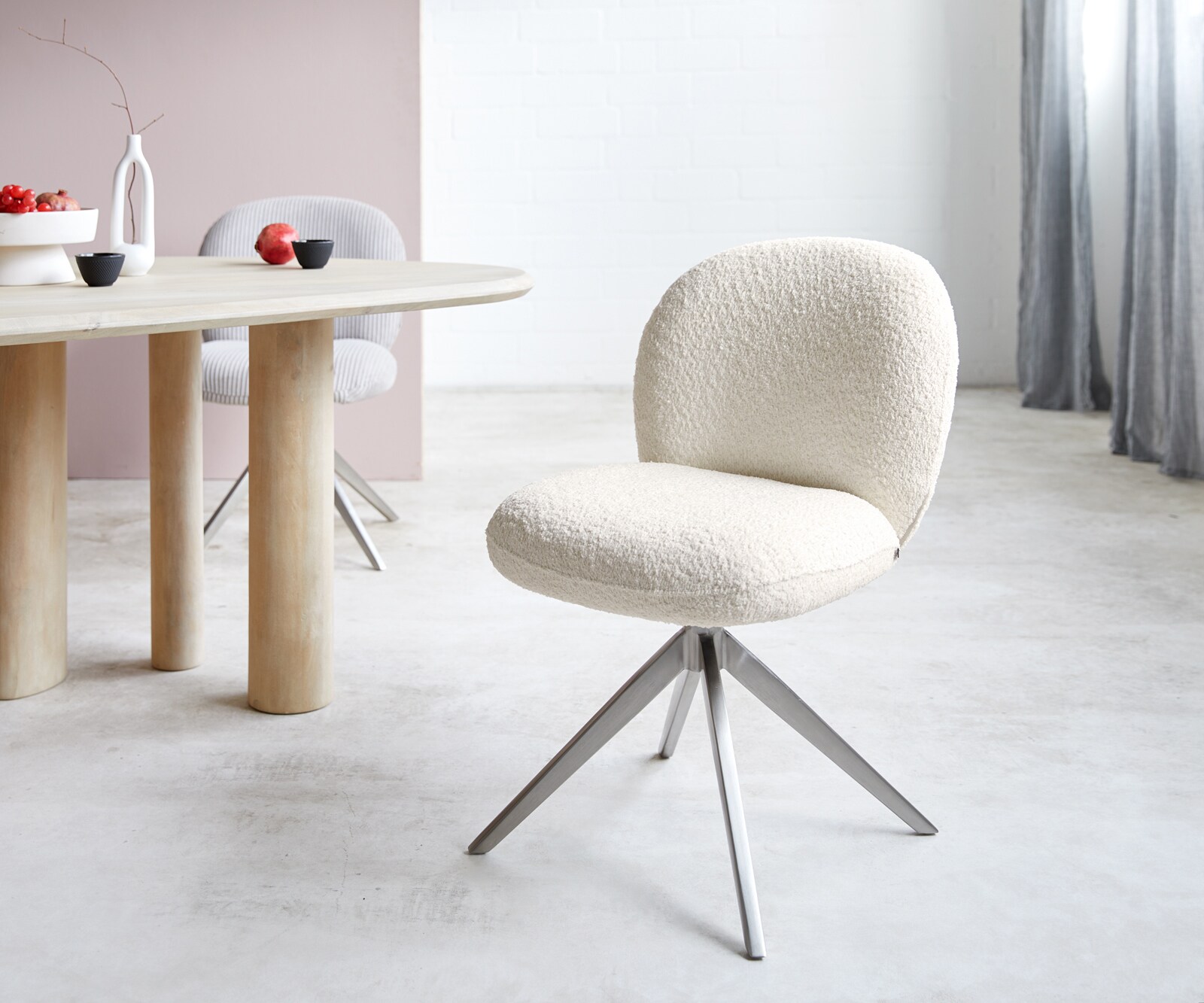 Draaistoel Nube-Flex bouclé wit kruisframe breed roestvrij staal 360° draaibaar pocketveer kern