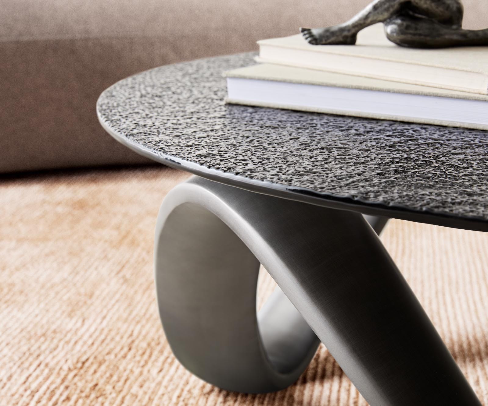 Salontafel Tanju 90x90 cm metallic zilver met grijs reliëfglas 3 Salontafel Tanju 90x90 cm metallic zilver met grijs reliëfglas 3