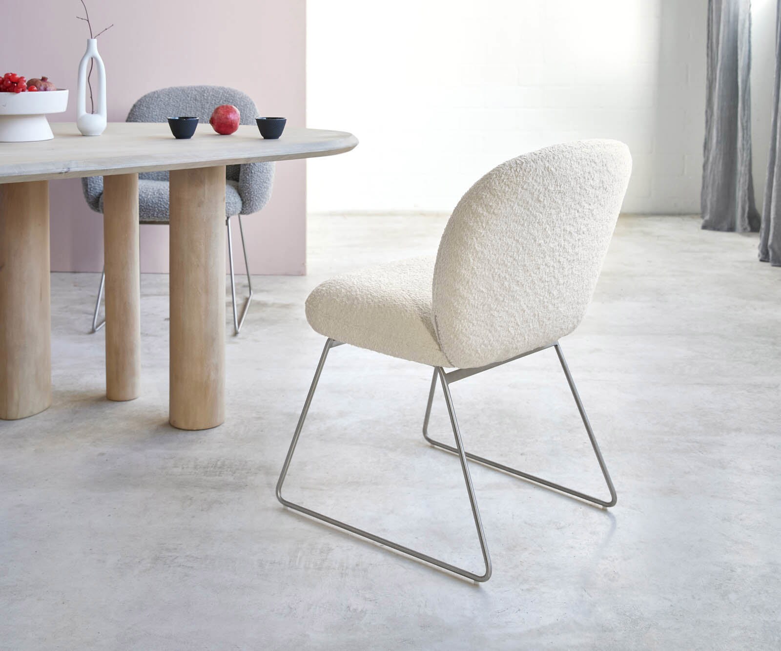 Eetkamerstoel Nube-Flex bouclé wit slipframe roestvrij staal pocketveer kern 4 Eetkamerstoel Nube-Flex bouclé wit slipframe roestvrij staal pocketveer kern 4