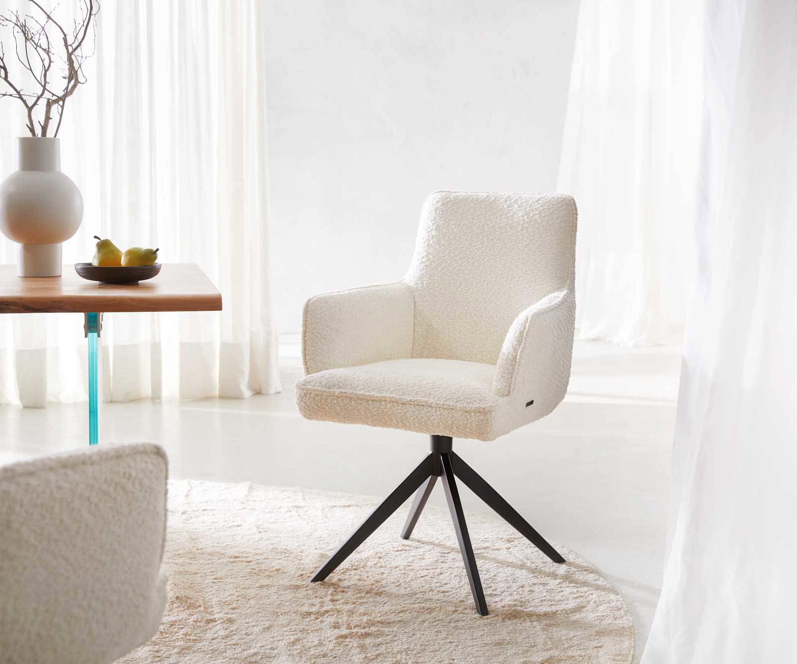 Draaistoel Heira-Flex met armleuning bouclé wit kruisframe breed zwart 360° draaibaar pocketveer kern Draaistoel Heira-Flex met armleuning bouclé wit kruisframe breed zwart 360° draaibaar pocketveer kern