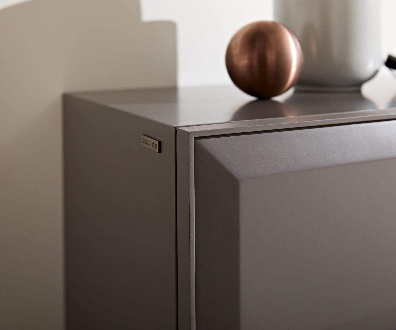 Dressoir Marellia 200 cm grijs 4 deuren gehoekt onderstel roestvrij staal 5 Dressoir Marellia 200 cm grijs 4 deuren gehoekt onderstel roestvrij staal 5