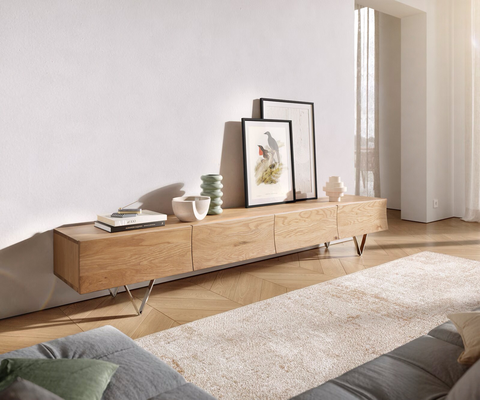 Tv-meubel Wyatt 220 cm natuur eik 4 lades V- onderstel rvs