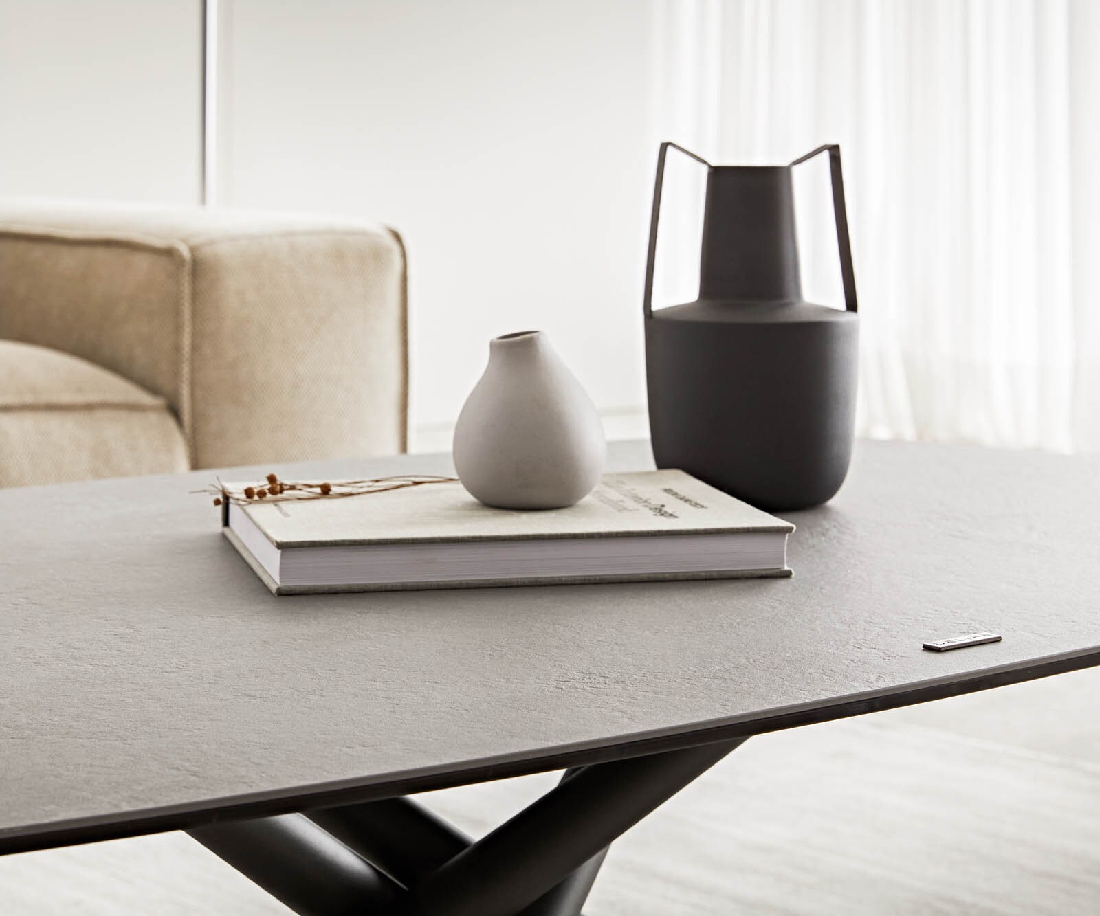 Salontafel Sarita 120x70 cm keramiek Aspetto Concreto betonkleurig onderstel metaal zwart 7