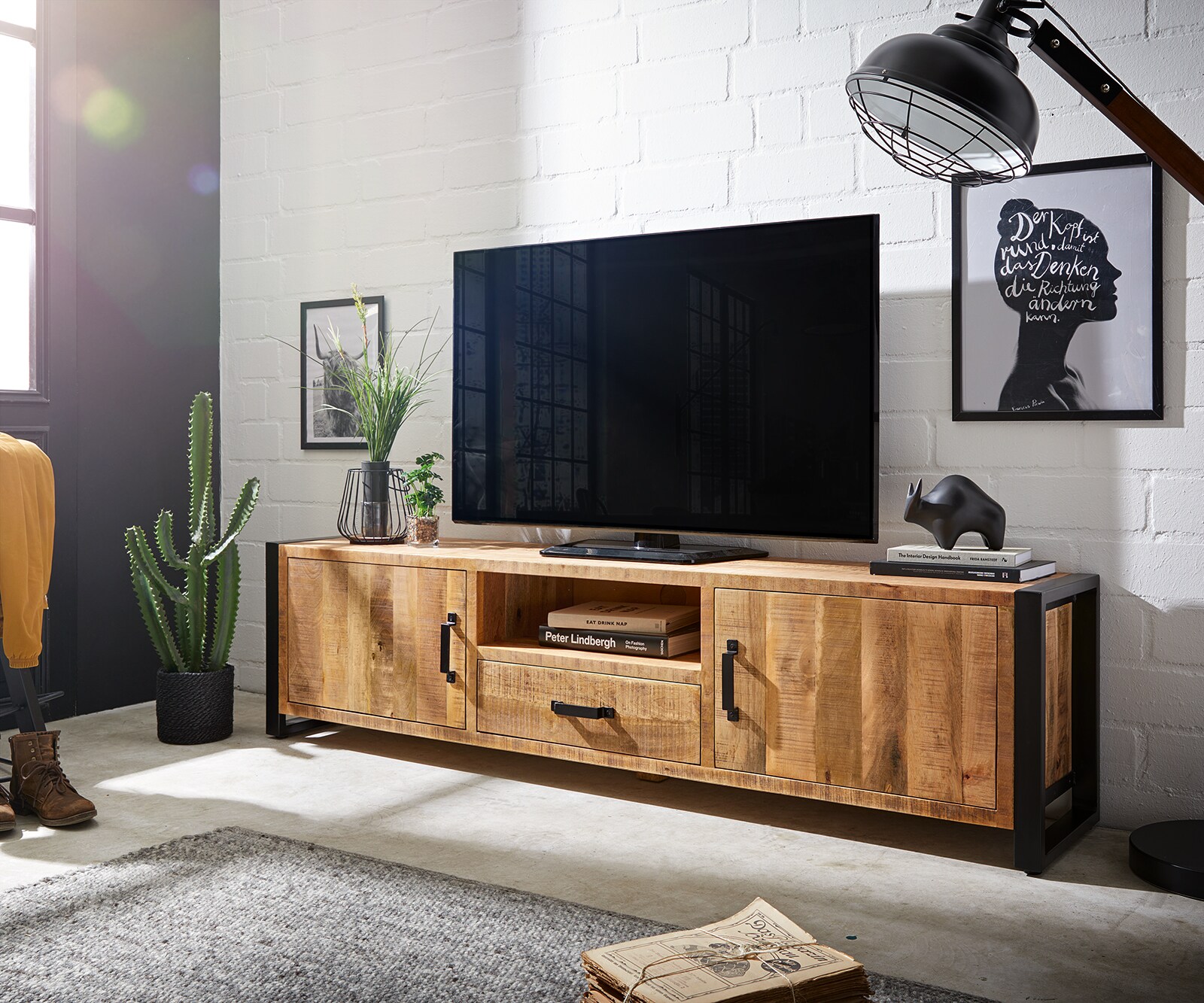 Tv-meubel Crompton 220 cm mango natuur metaal zwart 2 deuren 2 schuiflade 1 vak