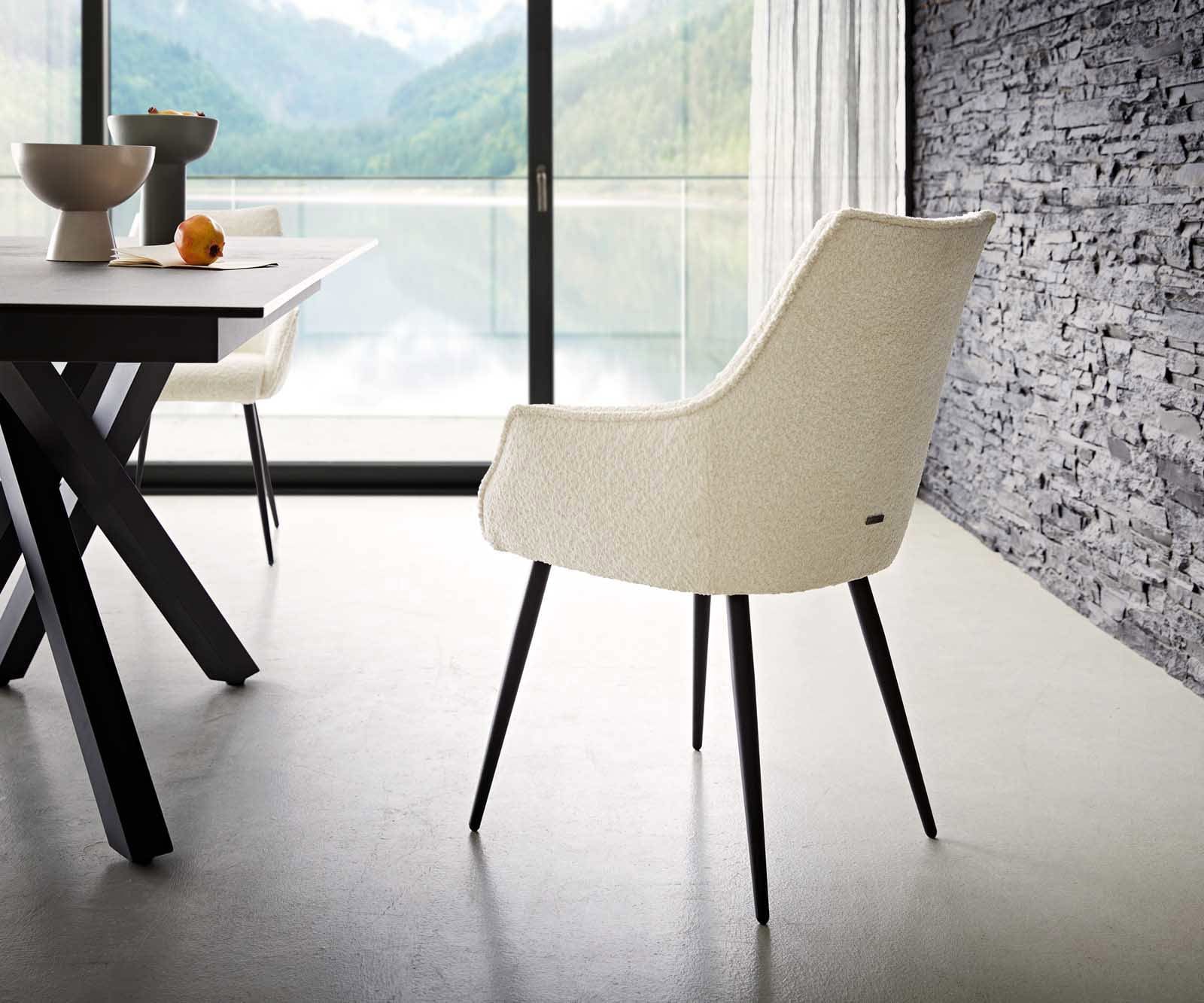 Eetkamerstoel Alja-Flex met armleuning bouclé wit 4-poot conisch zwart pocketveer kern 4 Eetkamerstoel Alja-Flex met armleuning bouclé wit 4-poot conisch zwart pocketveer kern 4