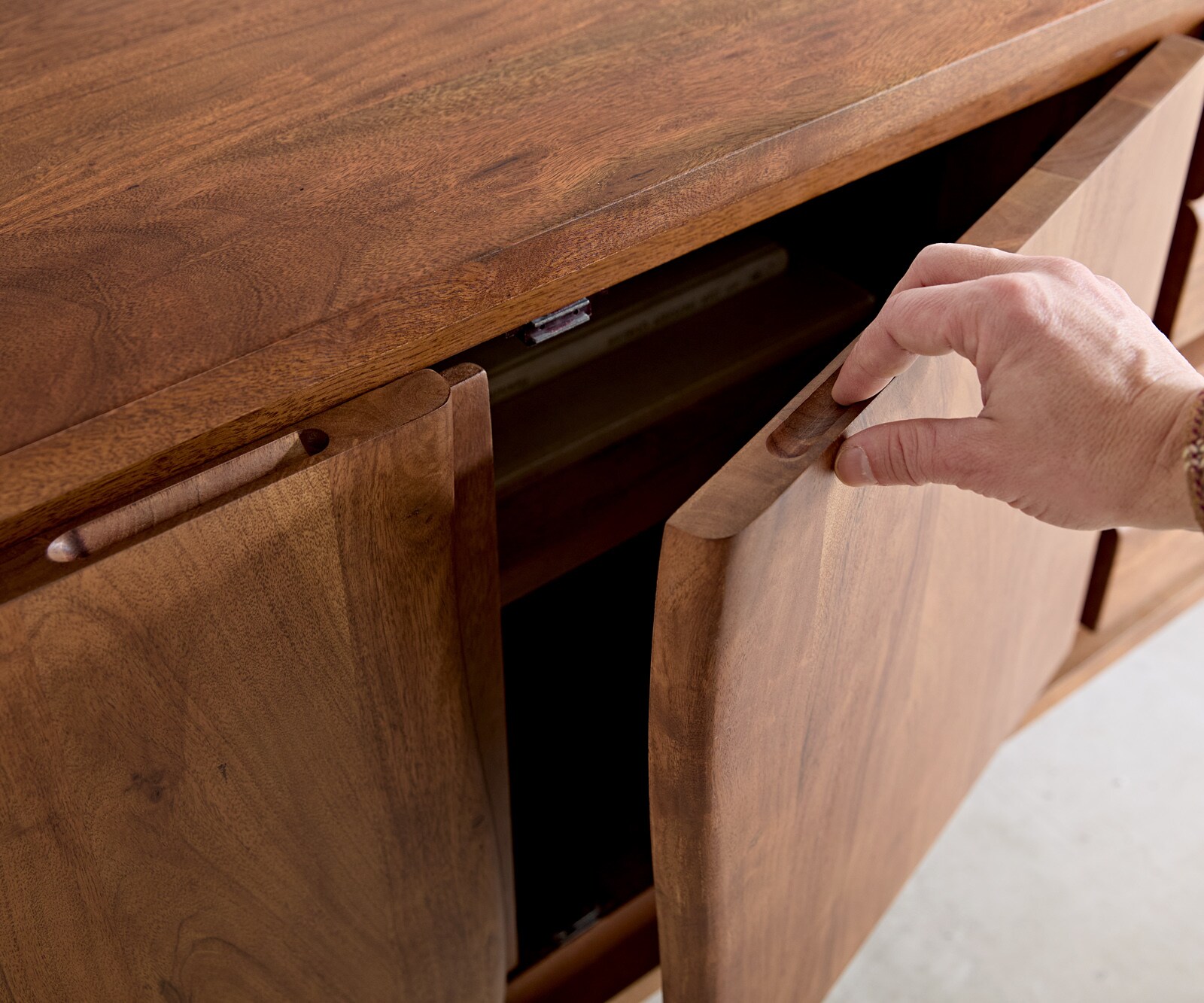Dressoir Live-Edge 172 cm acacia bruin 3 laden 4 deuren 4