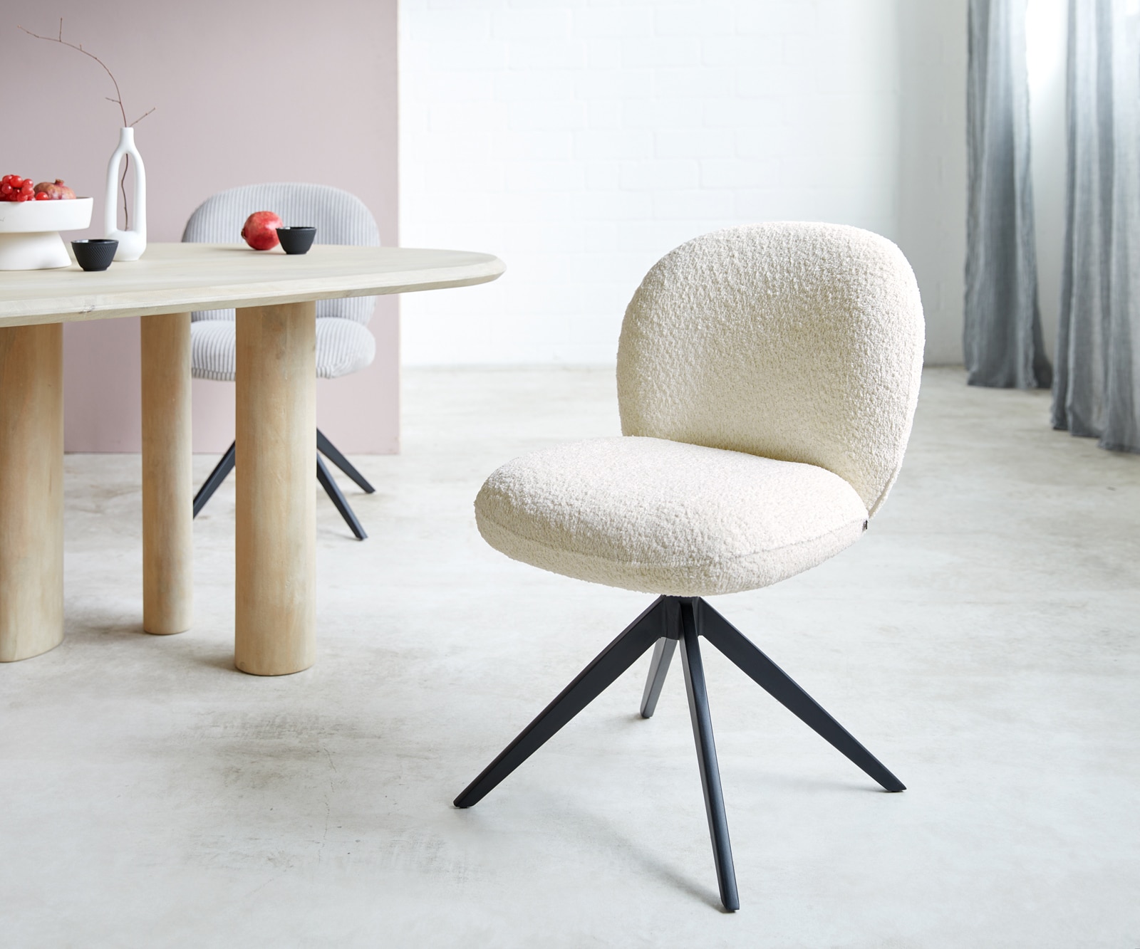 Draaistoel Nube-Flex bouclé wit kruisframe breed zwart 360° draaibaar pocketveer kern 1