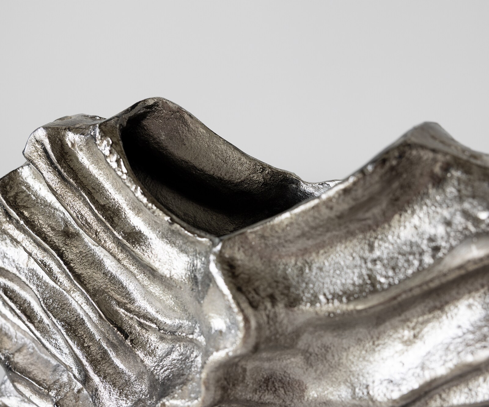 Vaas Nerina B47 x D18 x H42 cm Aluminium Platin Handgemaakt 4