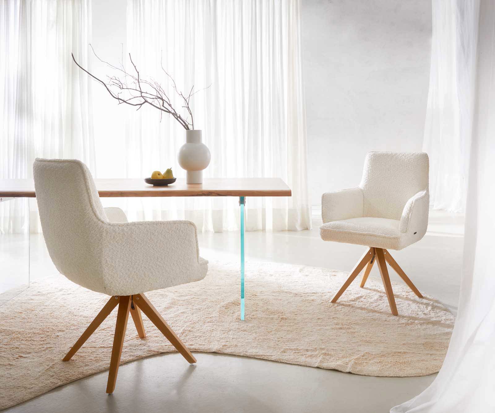 Draaistoel Heira-Flex met armleuning bouclé wit houten frame hoekig natuur 180° draaibaar pocketveer kern 5 Draaistoel Heira-Flex met armleuning bouclé wit houten frame hoekig natuur 180° draaibaar pocketveer kern 5