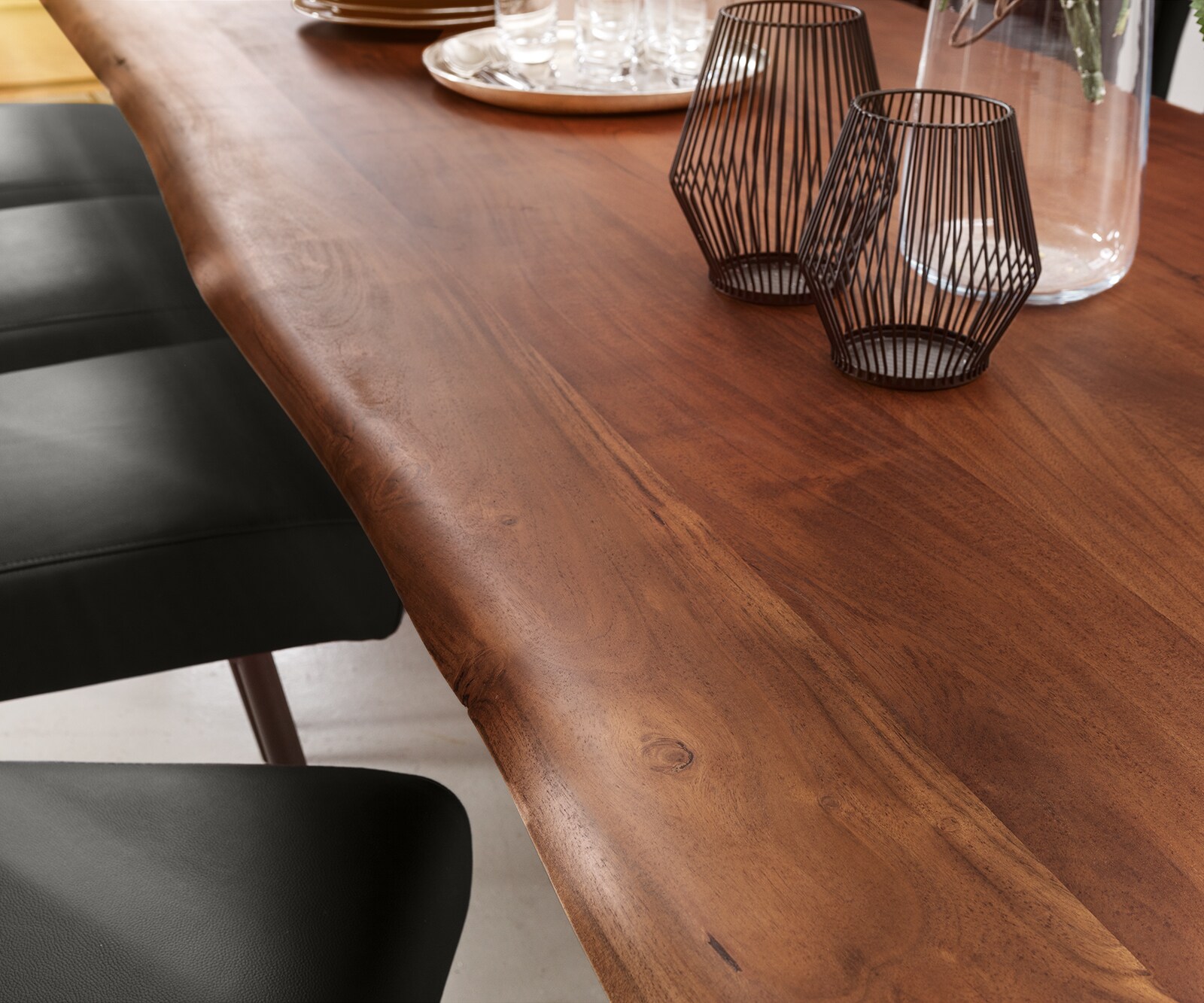 Eettafel Edge 300x100 acacia bruin metaal schuin Live-Edge 5
