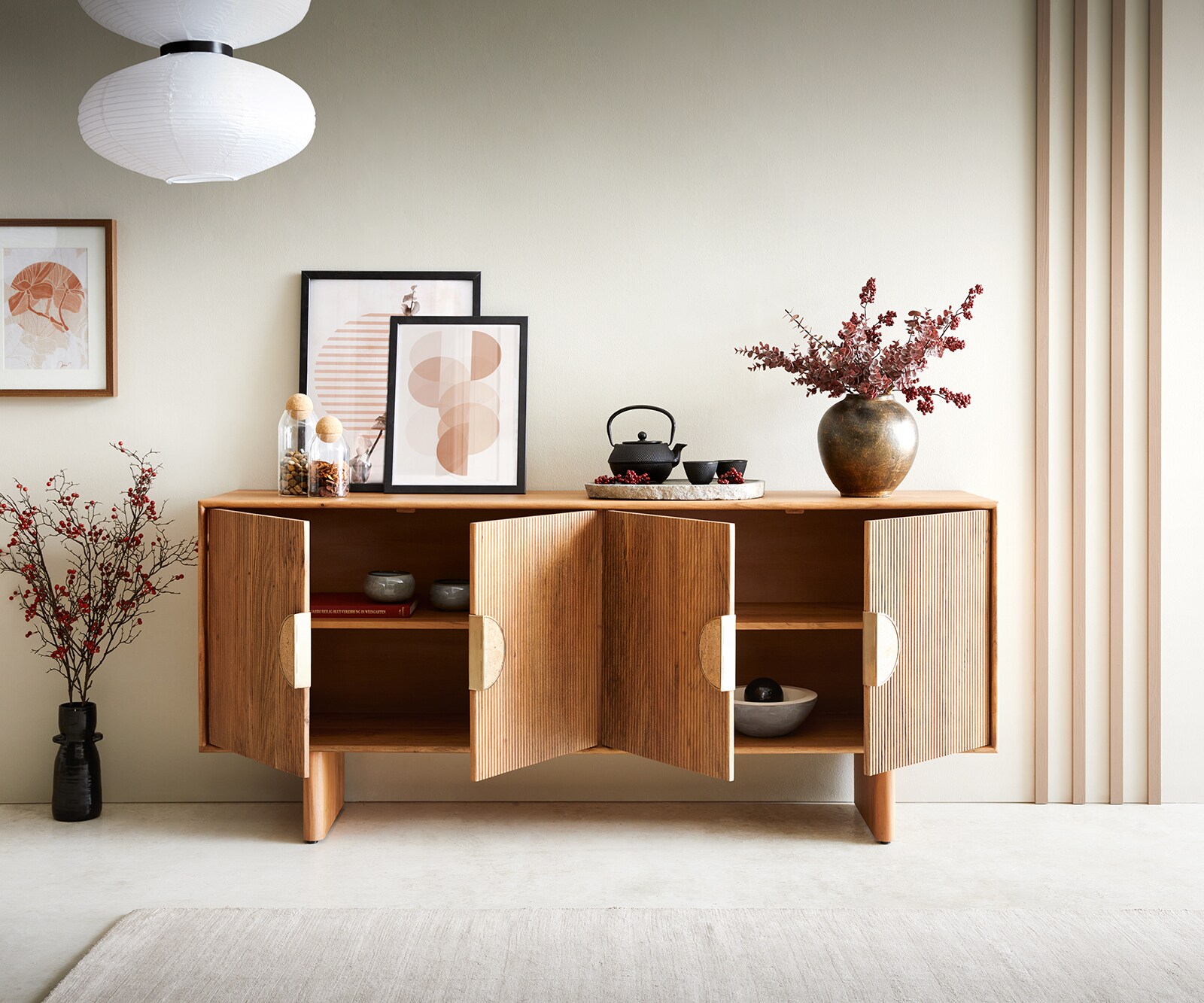 Dressoir Surimu 175 cm acacia lichtbruin 4 deuren 2 compartimenten kurkgreep houten poten 4