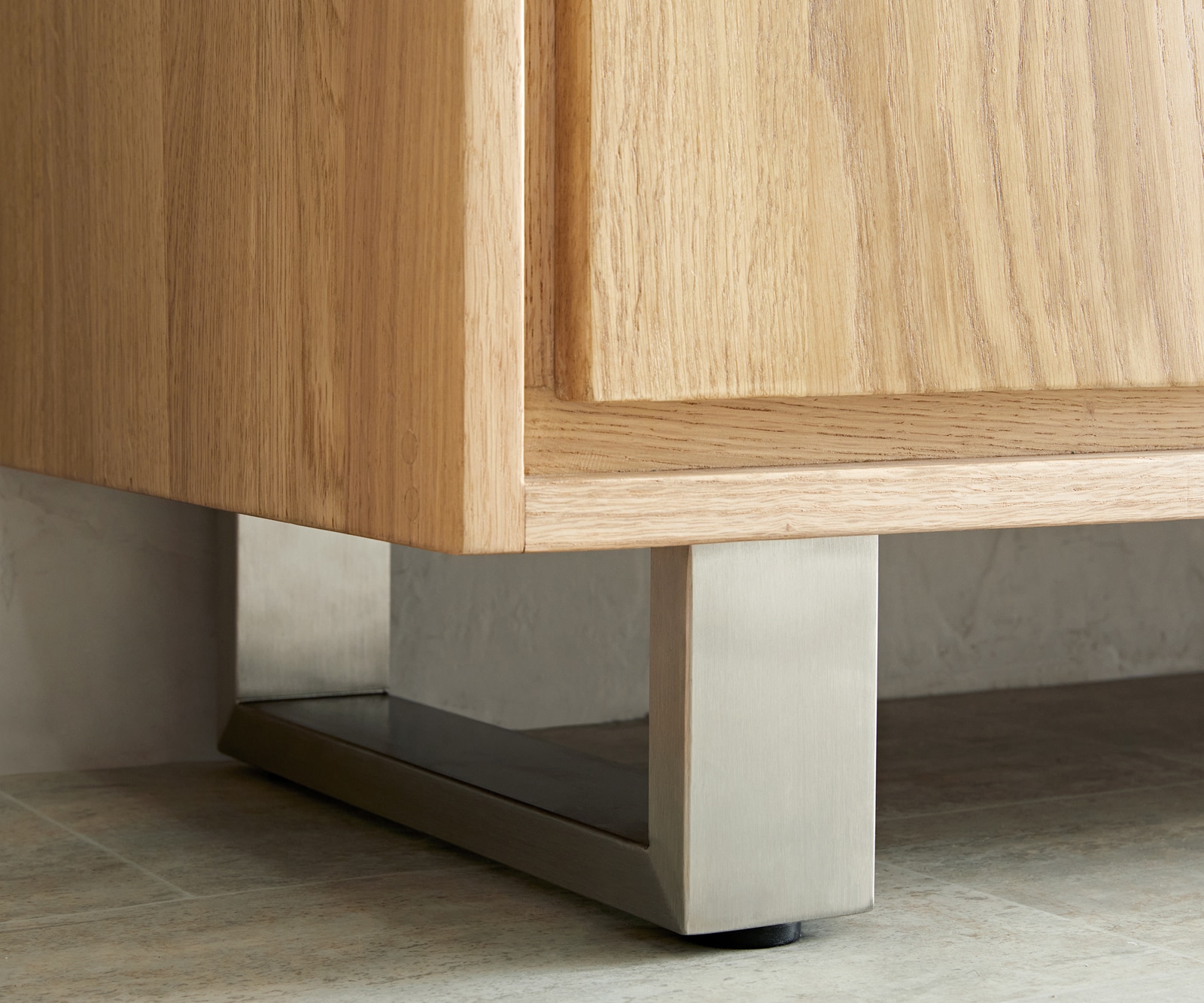 Poot 12,5 cm geborsteld RVS voor kastmeubels met een diepte van 45 cm (set van 2) 1 Poot 12,5 cm geborsteld RVS voor kastmeubels met een diepte van 45 cm (set van 2) 1