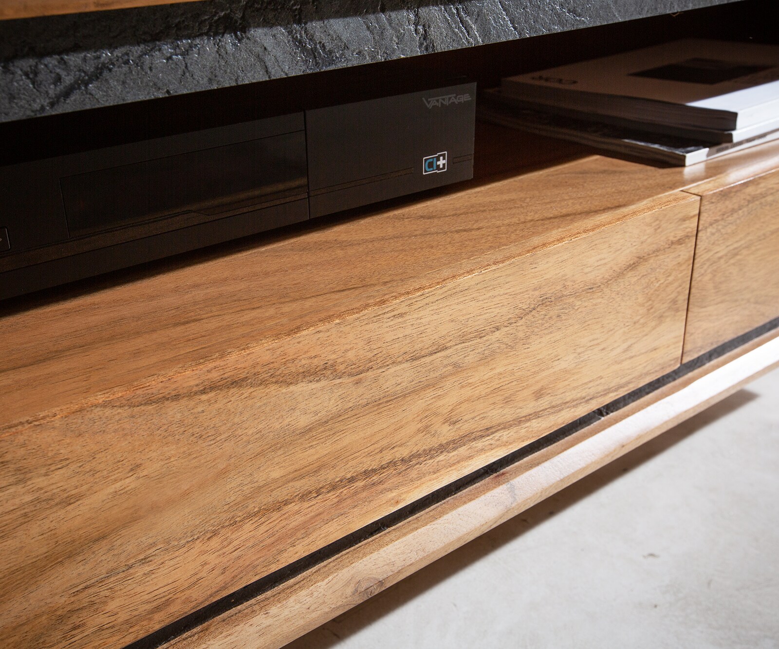 Tv-meubel Stonegrace 240 cm acacia natuur 2 deuren 1 legplank 2 laden steenfineer zwevend 5