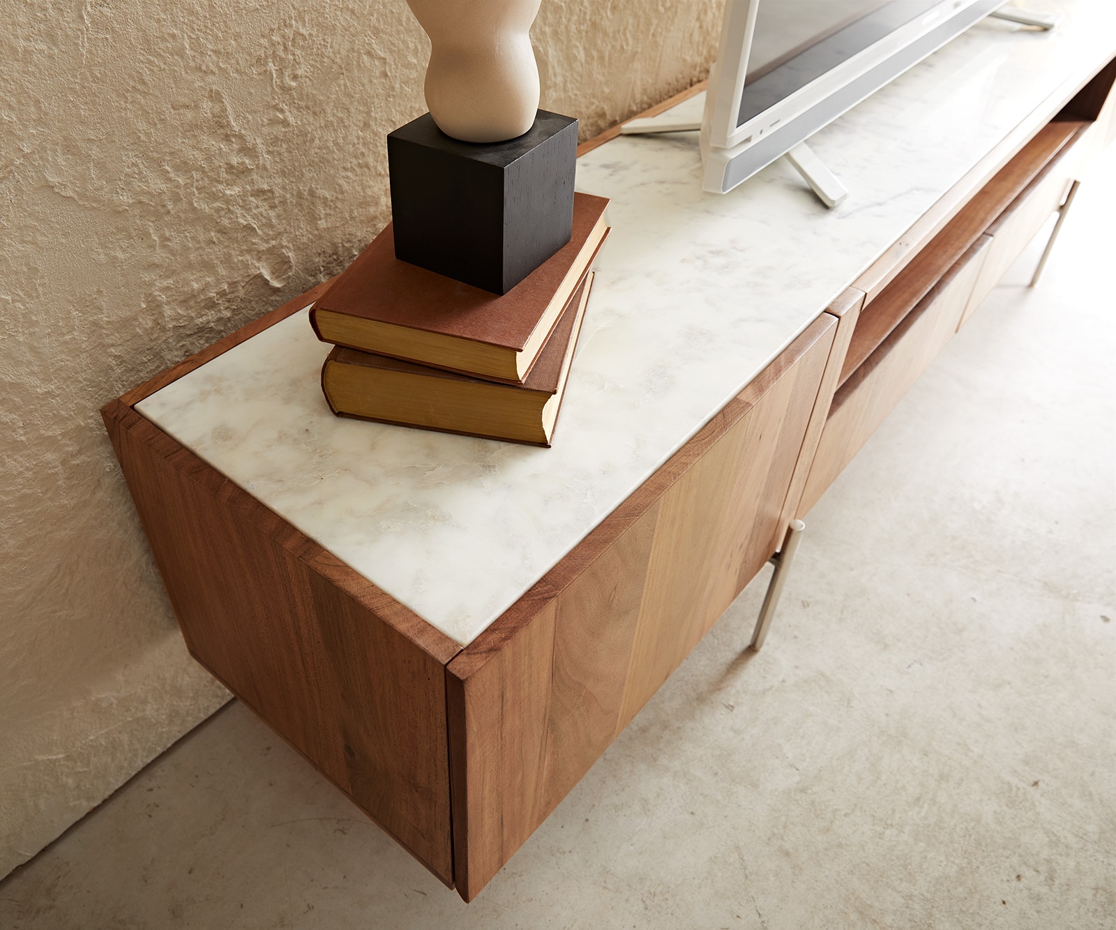 TV-meubel Secara 220 cm acacia natuur 2 deuren 2 laden marmeren poten roestvrij staal 5 TV-meubel Secara 220 cm acacia natuur 2 deuren 2 laden marmeren poten roestvrij staal 5