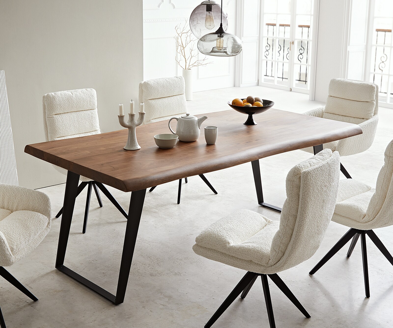 Eettafel Edge 200x100 XL acacia bruin metaal schuin Live-Edge