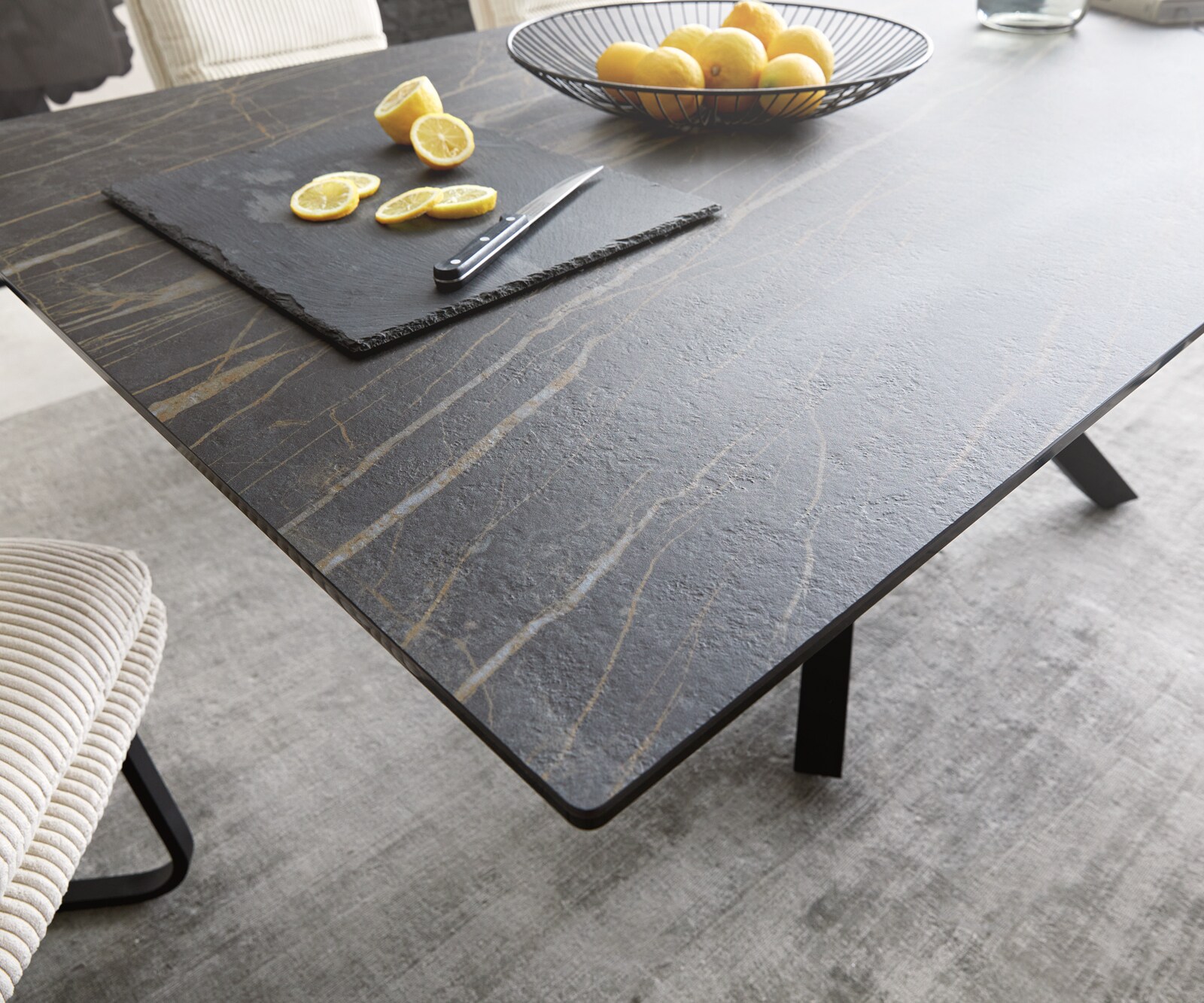 Eettafel Edge 200x100cm Laminam® keramiek bruin middenpoot kruis zwart 3