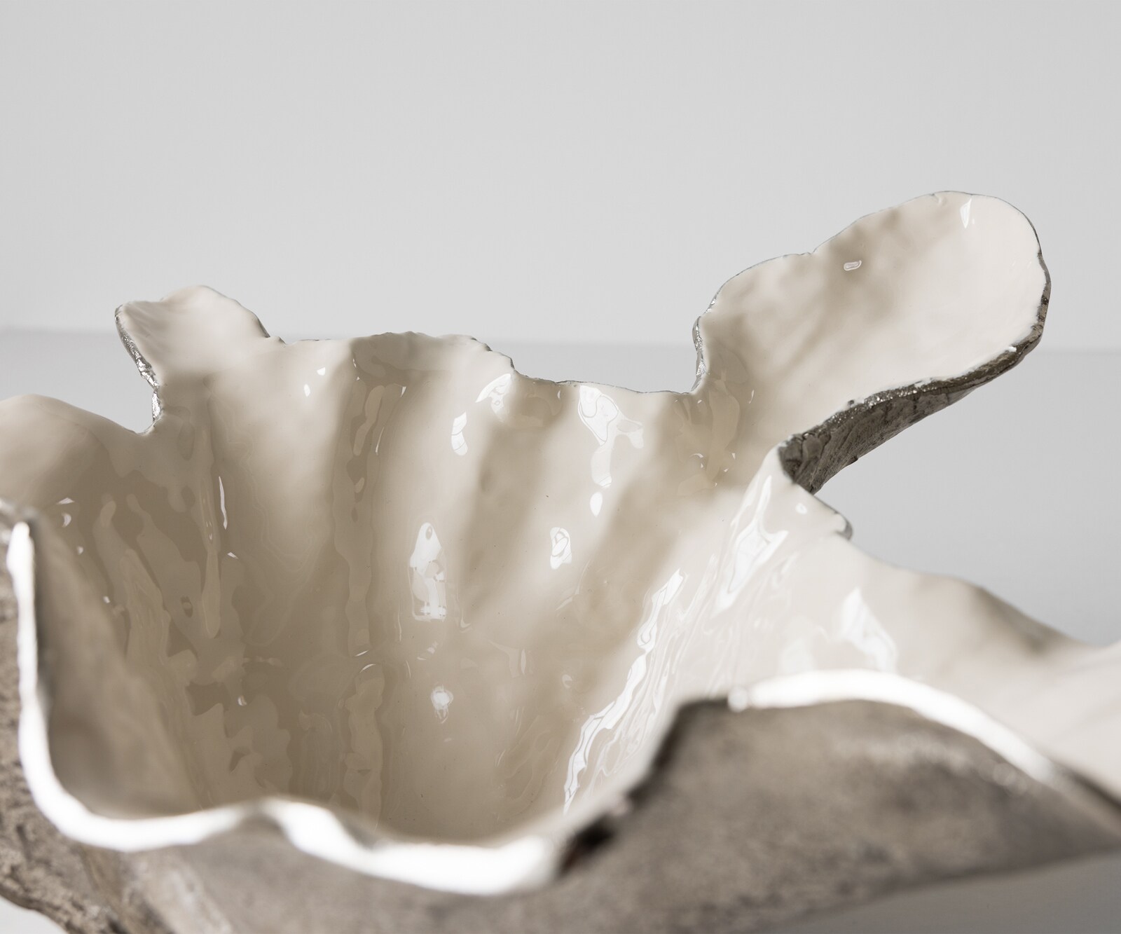 Schaal Liora B52 x D51 x H21 cm Aluminium Platin Opal Handgemaakt 3