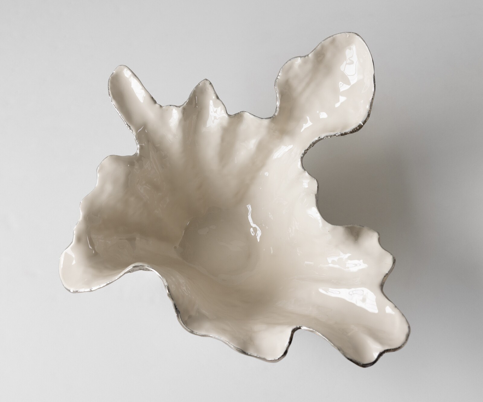 Schaal Liora B52 x D51 x H21 cm Aluminium Platin Opal Handgemaakt 2