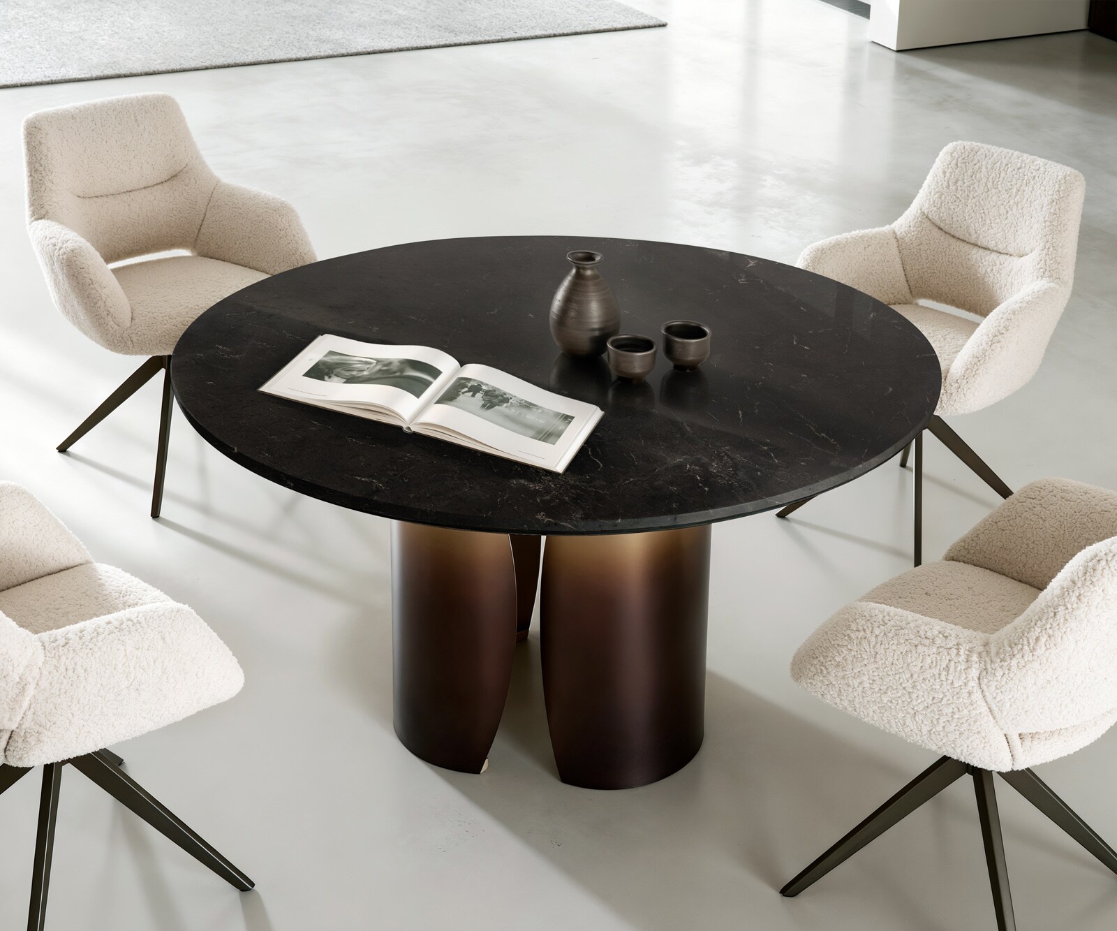 Eettafel Adenza rond 140x140 cm marmer zwart goud metaal goud fusion afwerking 1