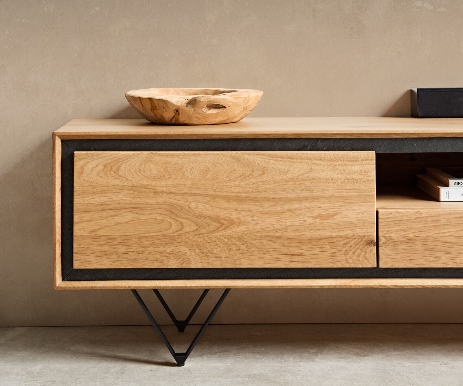 Tv-meubel Stonegrace 240 cm natuur eiken 2 deuren 1 vak 2 laden steenfineer V-onderstel metaal zwart 6
