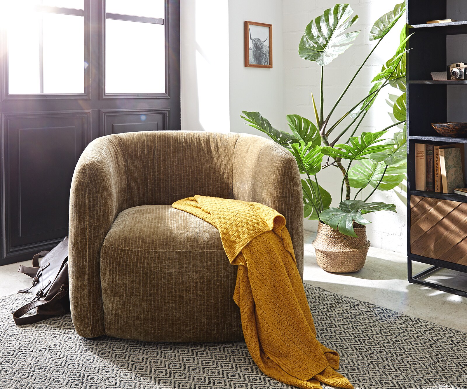 Cocktail-fauteuil Caol 85x85 cm chenille gold 1 Cocktail-fauteuil Caol 85x85 cm chenille gold 1