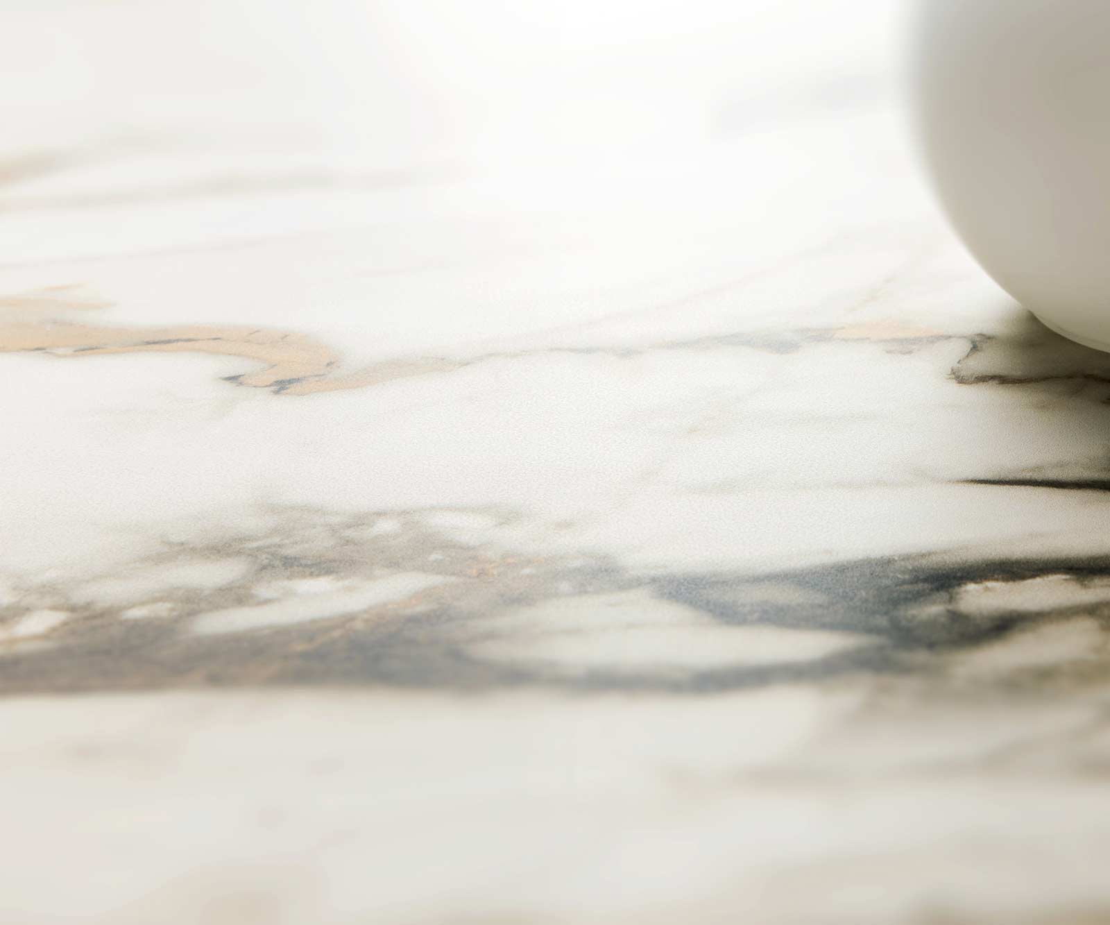 Salontafel Ekrem 88x85 cm keramiek Calacatta Luxe wit-goud-grijs kruisvoet rond metaal effect afwerking titanium 3 Salontafel Ekrem 88x85 cm keramiek Calacatta Luxe wit-goud-grijs kruisvoet rond metaal effect afwerking titanium 3