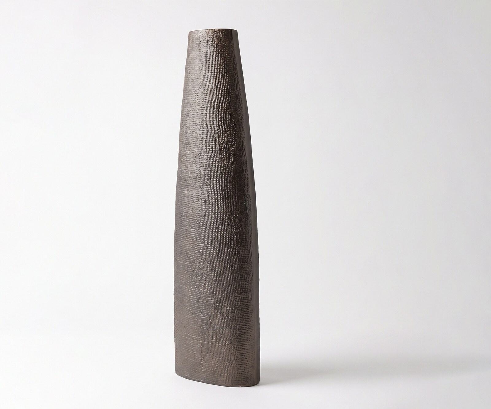 Vaas Conico B20 x D11 x H69 cm Aluminium Hämatit Gegoten