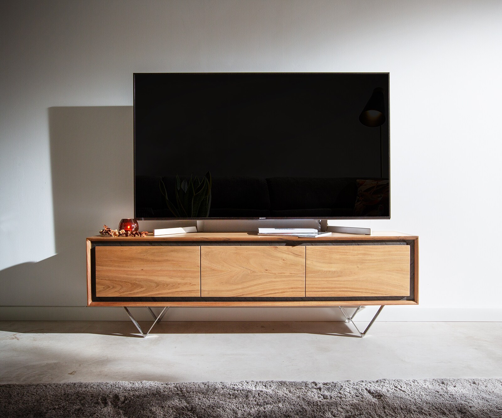 Tv-meubel Stonegrace 145 cm acacia natuur 3 deuren steen fineer V-poot 1 Tv-meubel Stonegrace 145 cm acacia natuur 3 deuren steen fineer V-poot 1