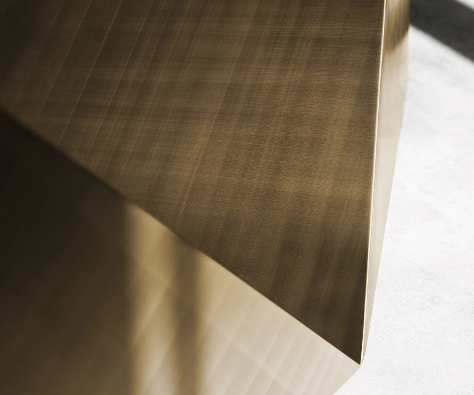 Eettafel Edge 300x100 keramiek  Calacatta Luxe wit-goud-grijs Prisma metaal goud 5