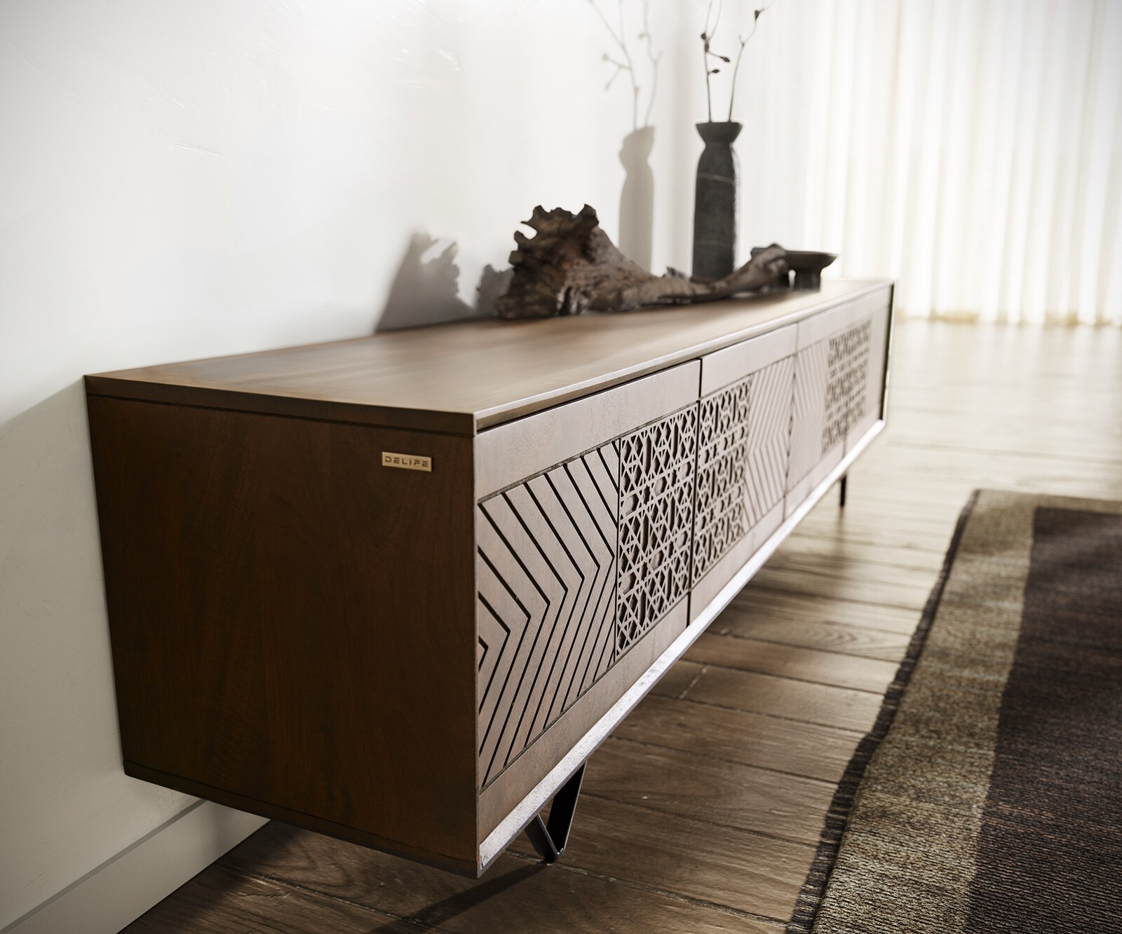 TV-meubel Manjula 200 cm mango bruin 4 deuren V-poot metaal zwart 3 TV-meubel Manjula 200 cm mango bruin 4 deuren V-poot metaal zwart 3