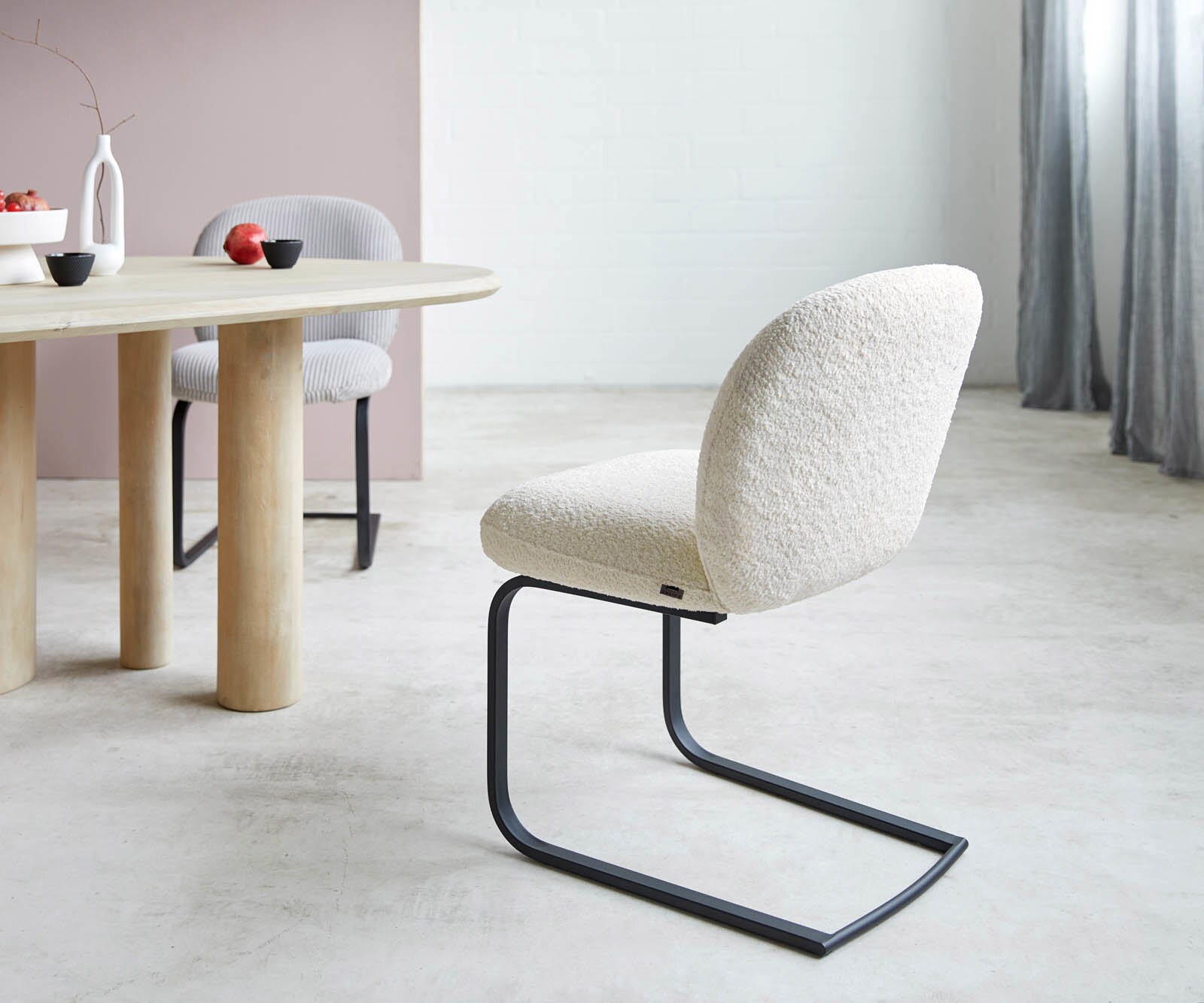 Sledemodel Nube-Flex bouclé wit sledemodel vlak zwart pocketveer kern 4 Sledemodel Nube-Flex bouclé wit sledemodel vlak zwart pocketveer kern 4