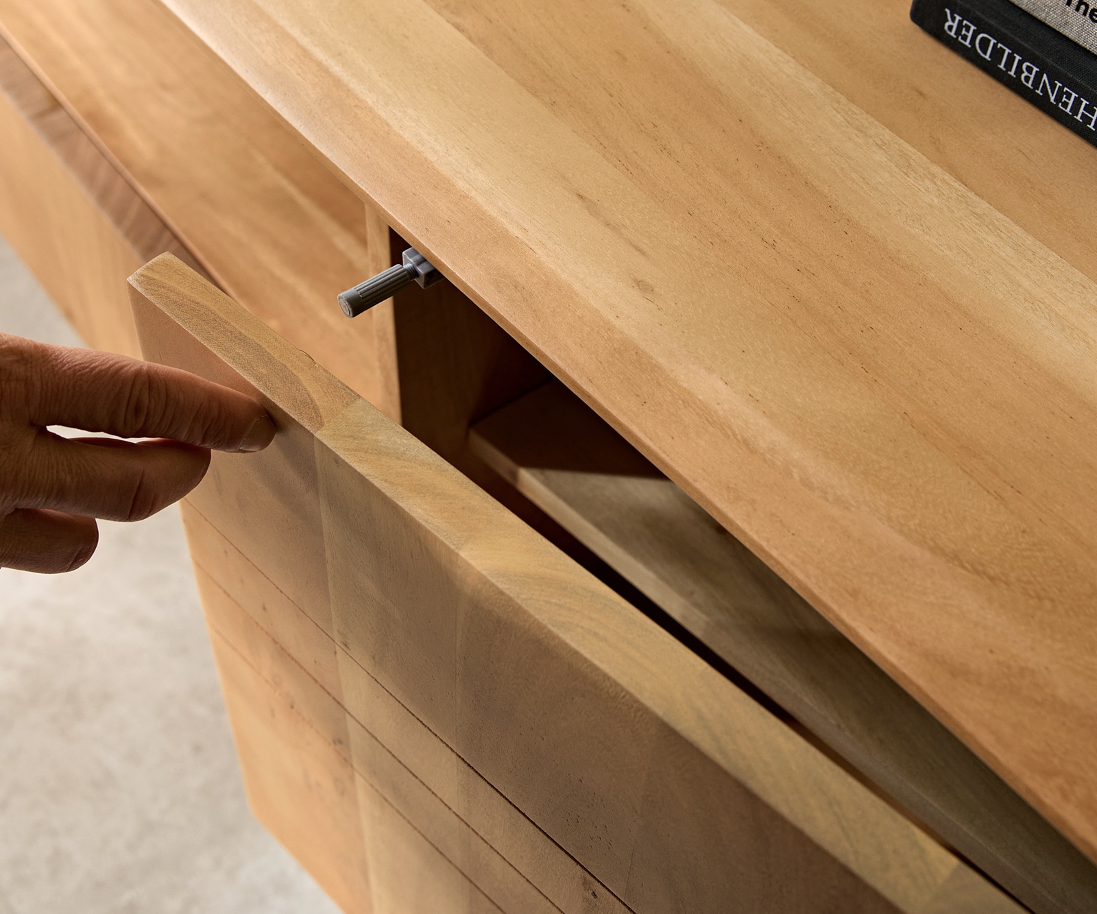 Tv-meubel Nagaru 220 cm acacia aura 4 deuren zwevend 5 Tv-meubel Nagaru 220 cm acacia aura 4 deuren zwevend 5